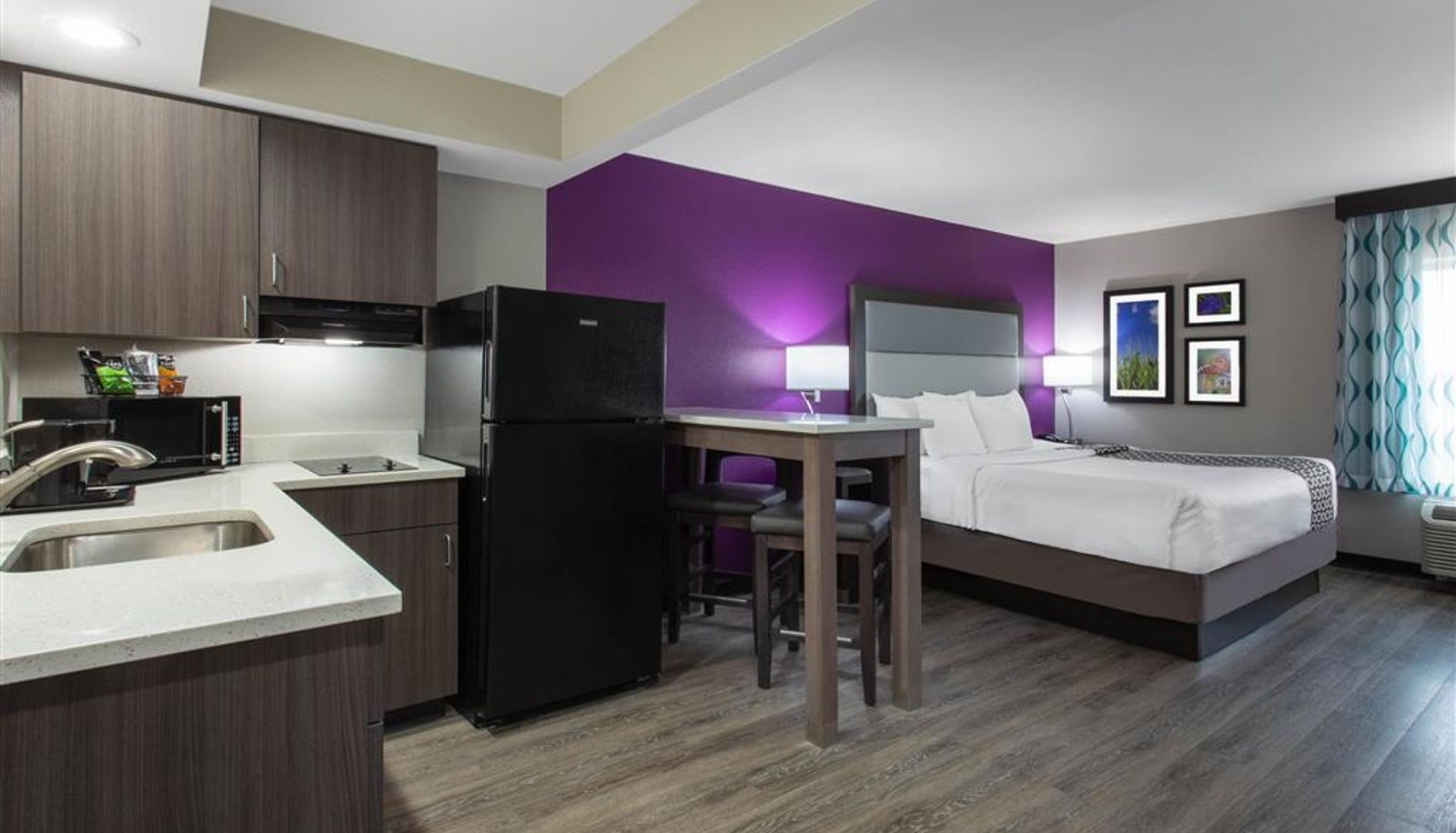 Camera - La Quinta Inn & Suites by Wyndham Effingham