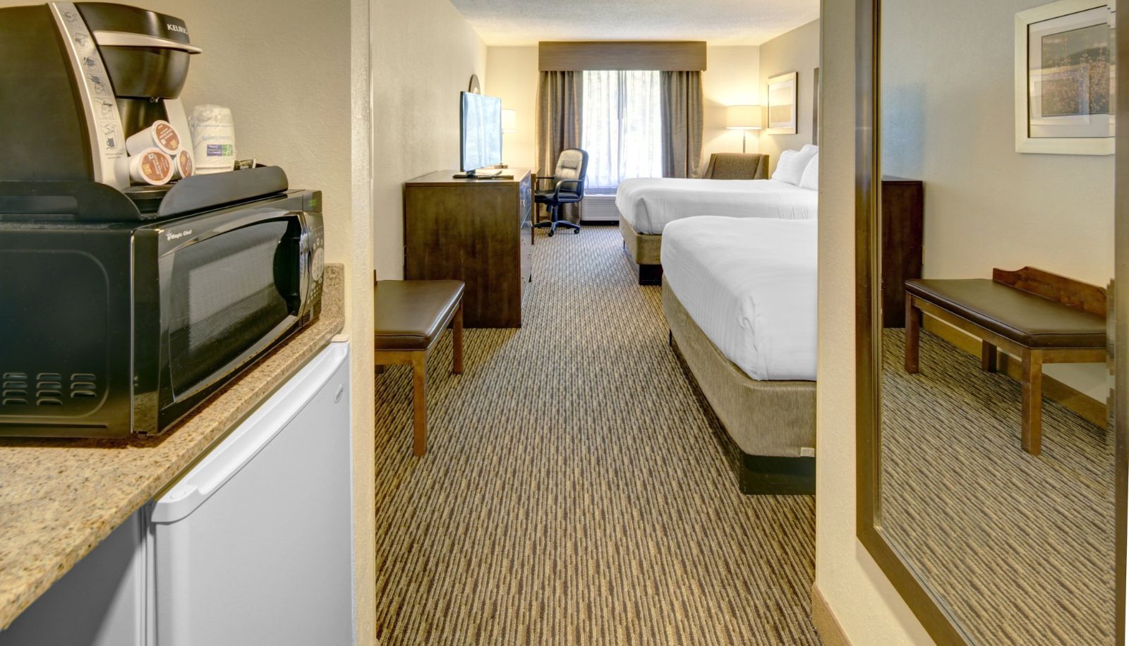 Room - Holiday Inn Express & Suites EMPORIA by IHG