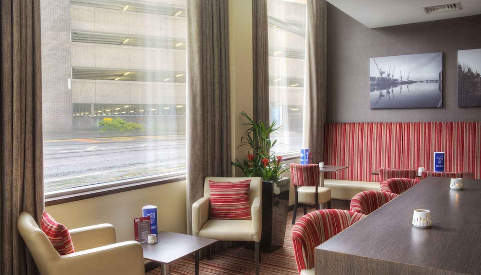Lobby - Holiday Inn Express GLASGOW CITY THEATRELAND by IHG