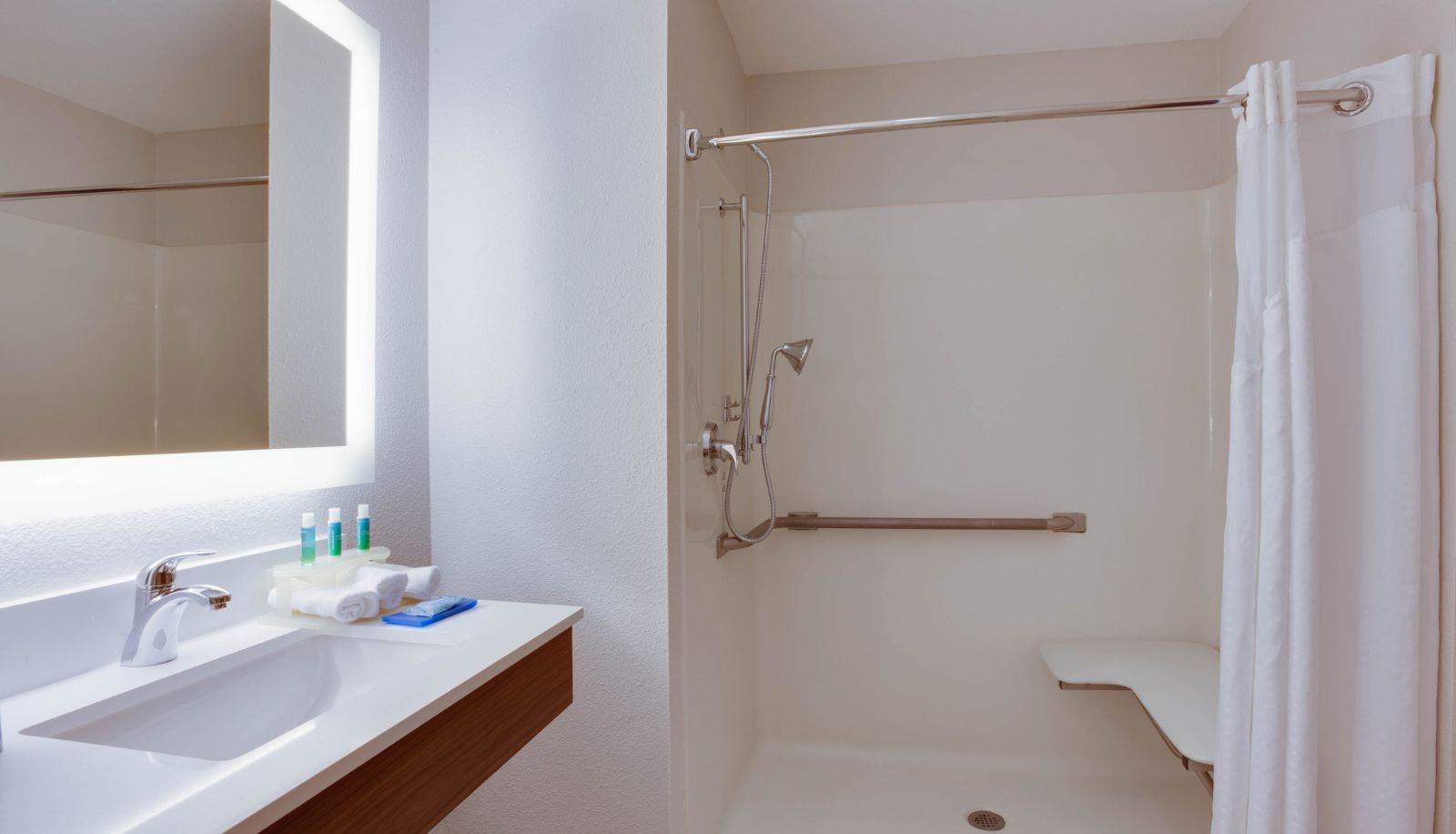 Camera - Holiday Inn Express & Suites ORLANDO INTERNATIONAL AIRPORT by IHG