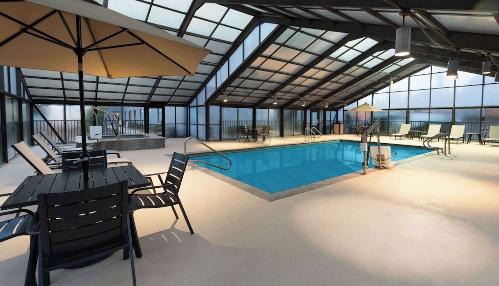 Zwembad - La Quinta Inn & Suites by Wyndham Meridian