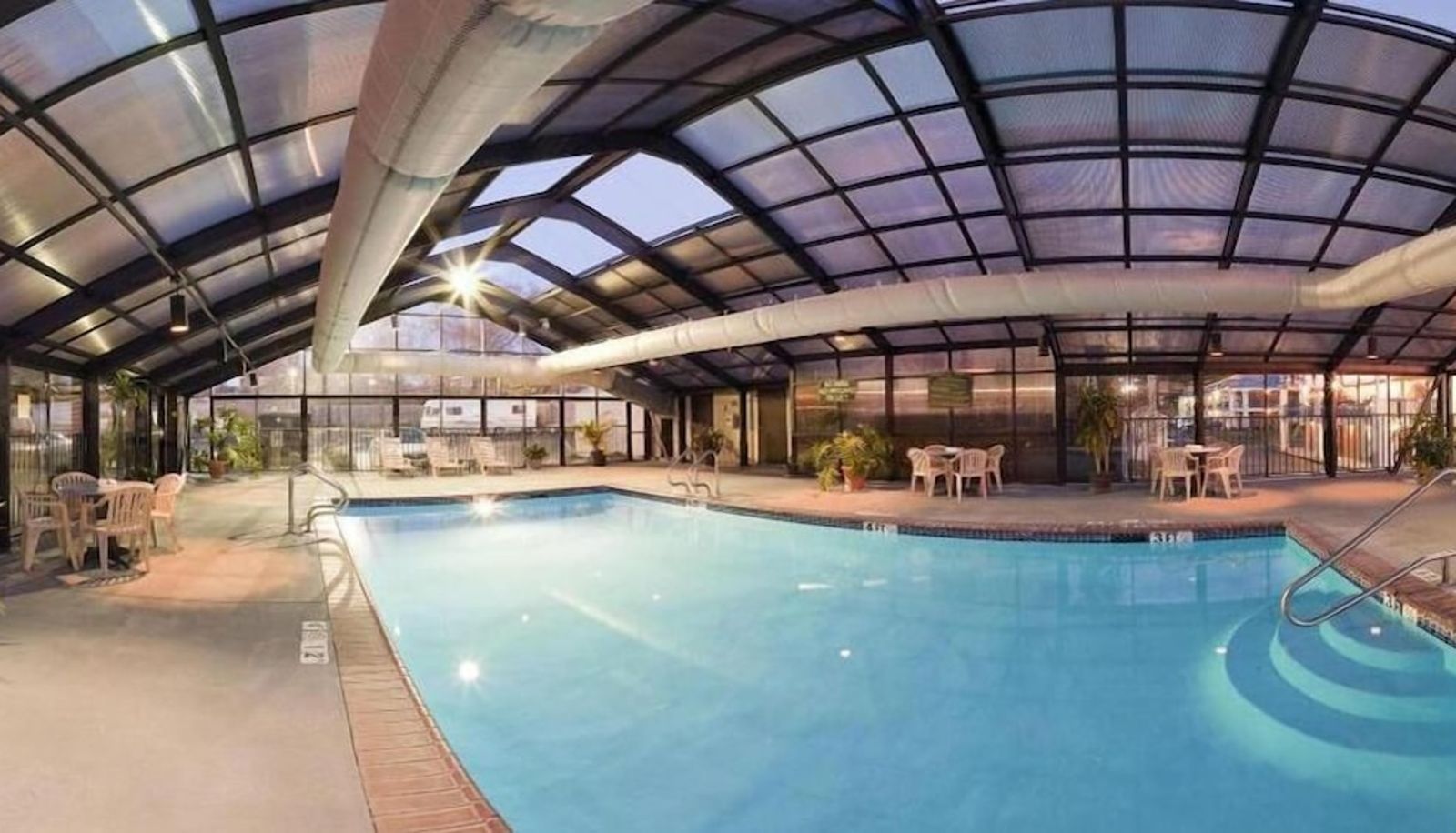 Zwembad - La Quinta Inn & Suites by Wyndham Meridian