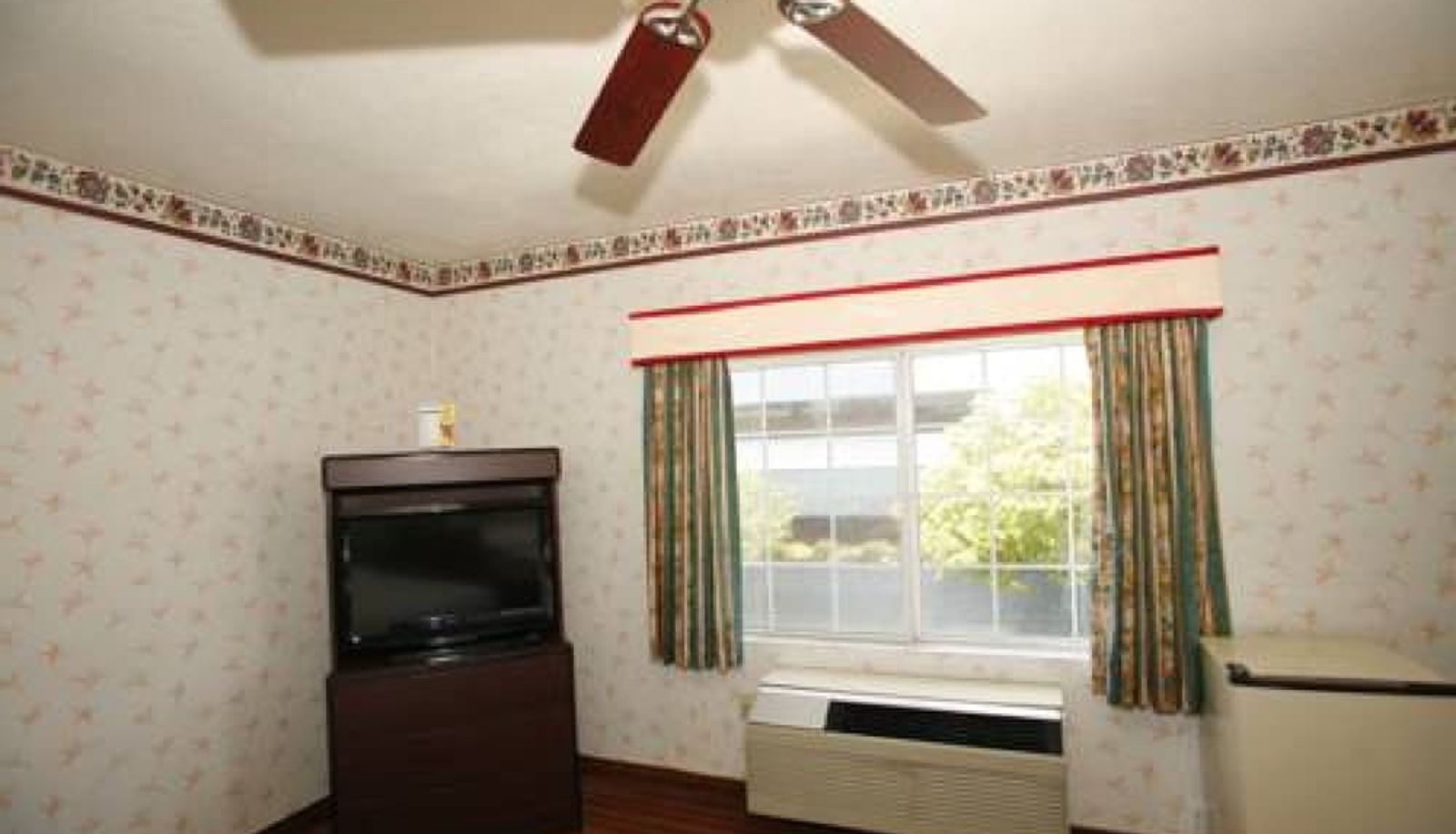 Info - Hollywood Guest Inn
