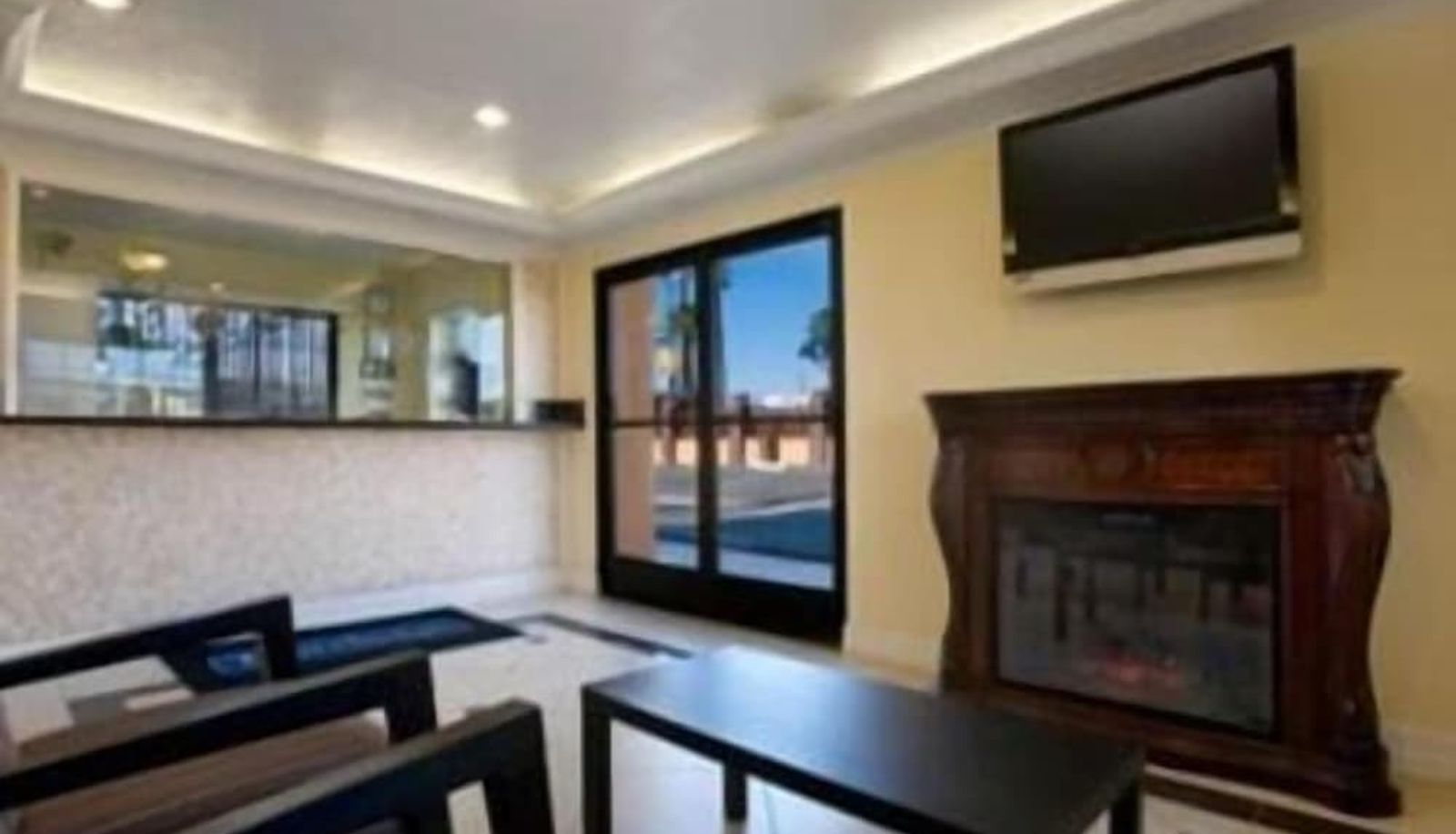 Hall - Orange Show Inn San Bernardino