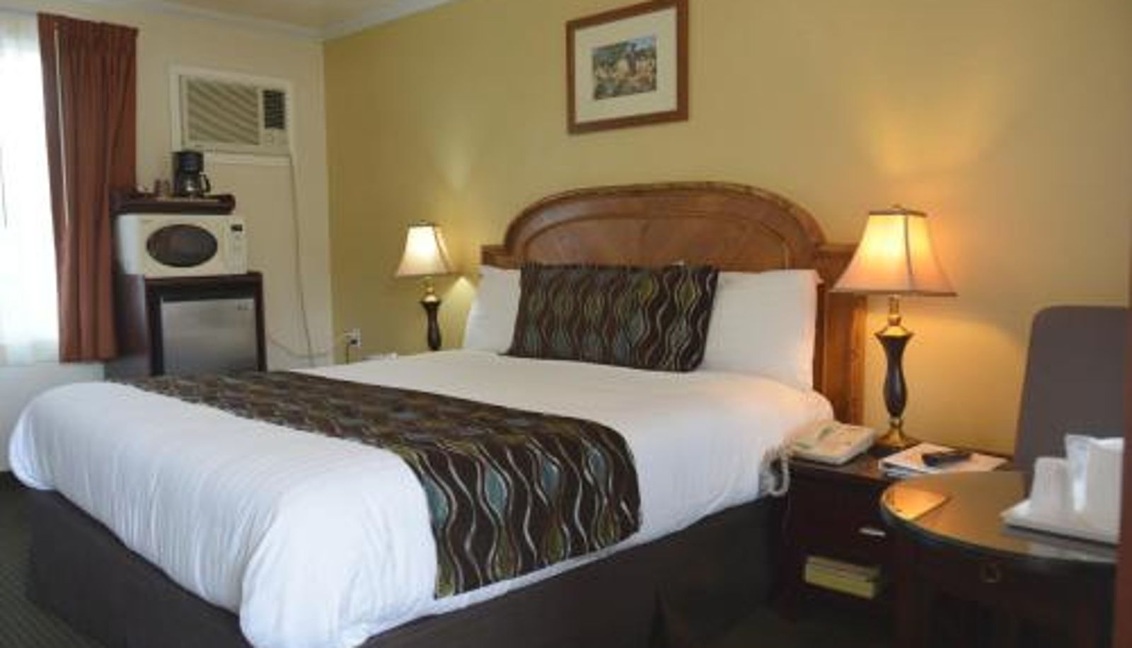 Room - Oasis Inn and Suites