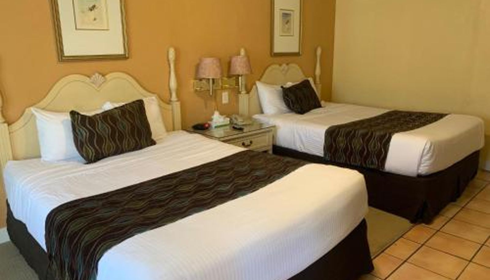 Room - Oasis Inn and Suites