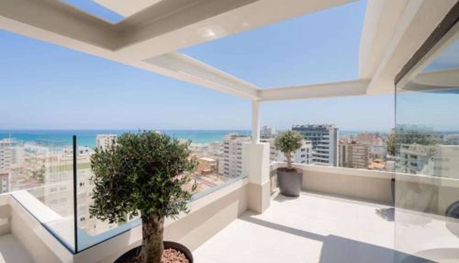 Terraza - Hotel RH Arena - Todo Incluido