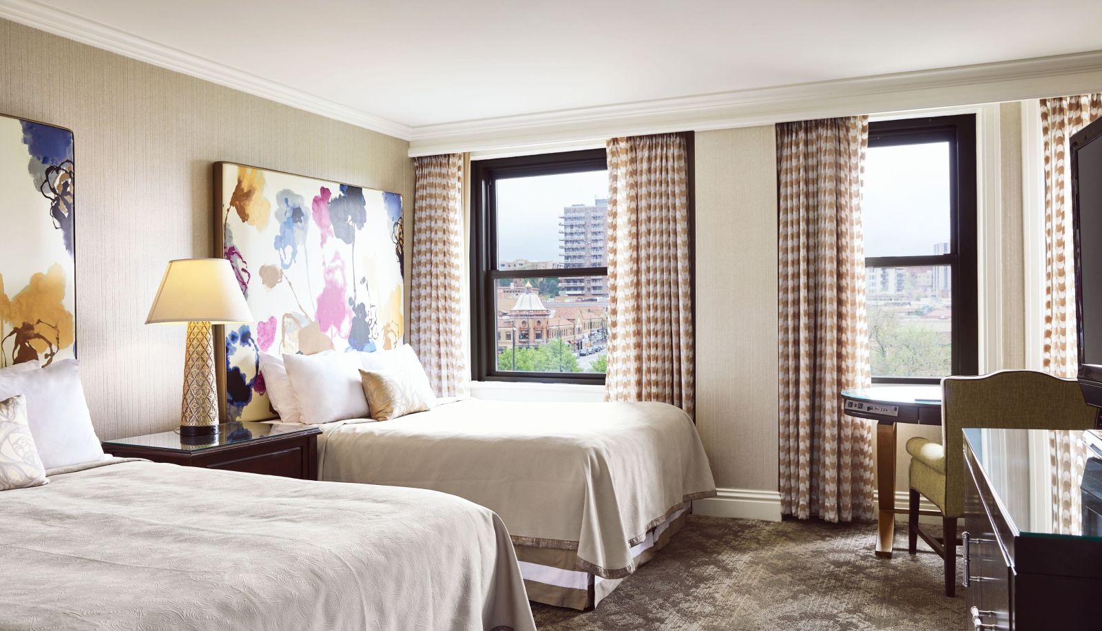 Zimmer - The Raphael Hotel Autograph Collection