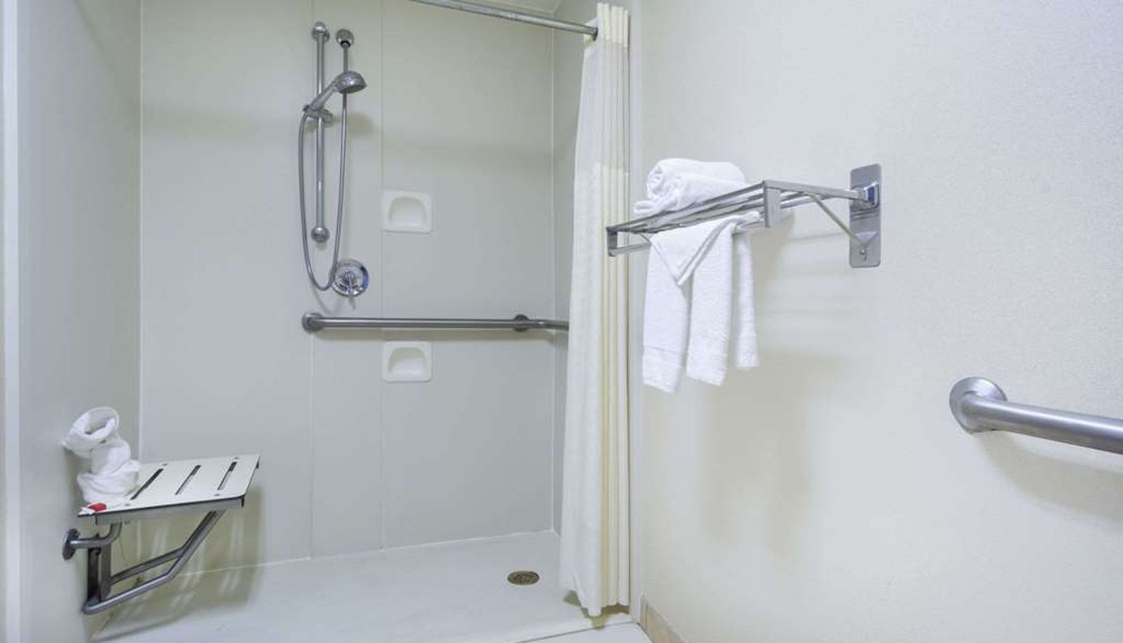Habitación - Days Inn by Wyndham Columbus Airport