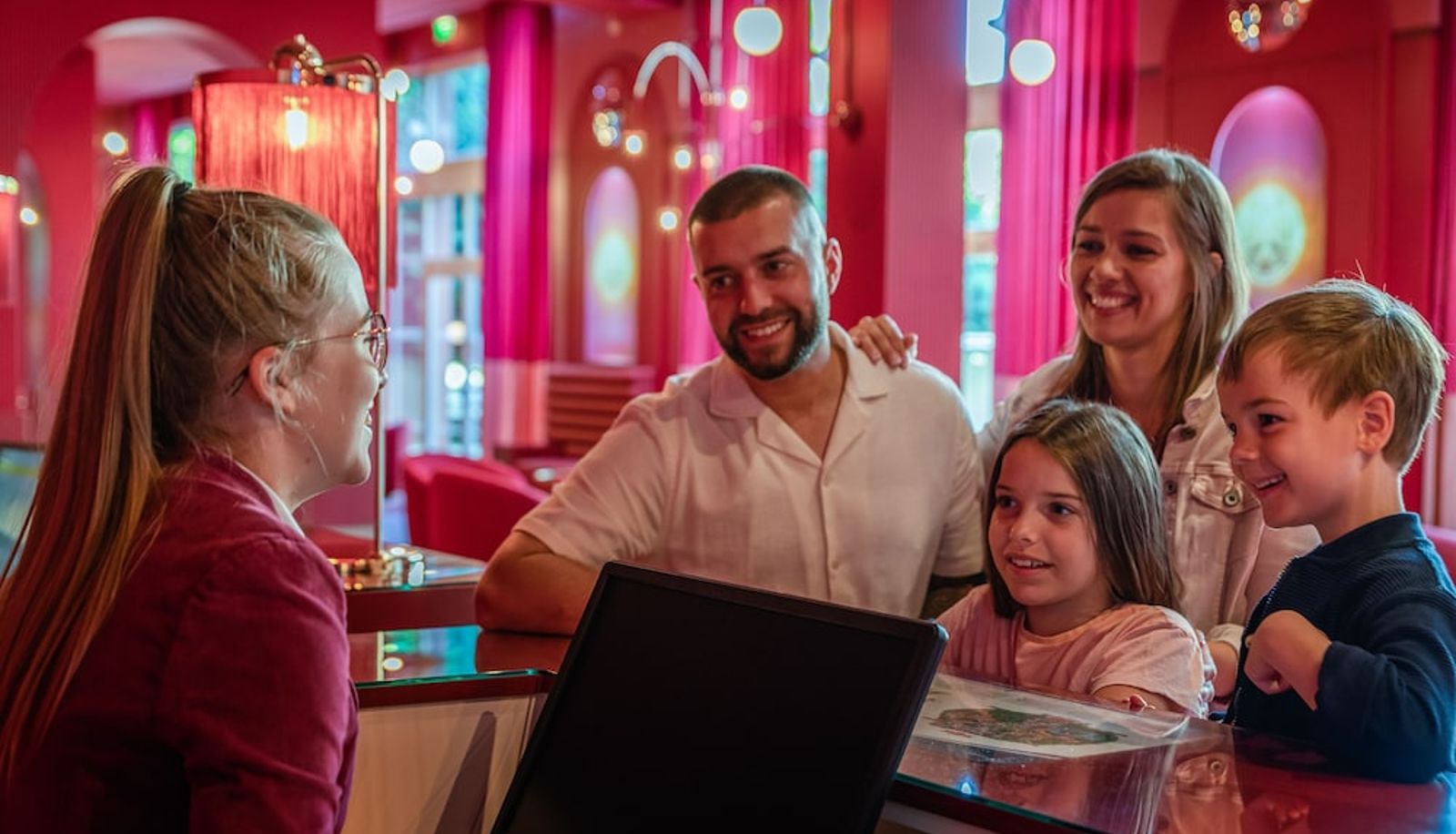 Reception - Grand Magic Hotel Marne La Vallée
