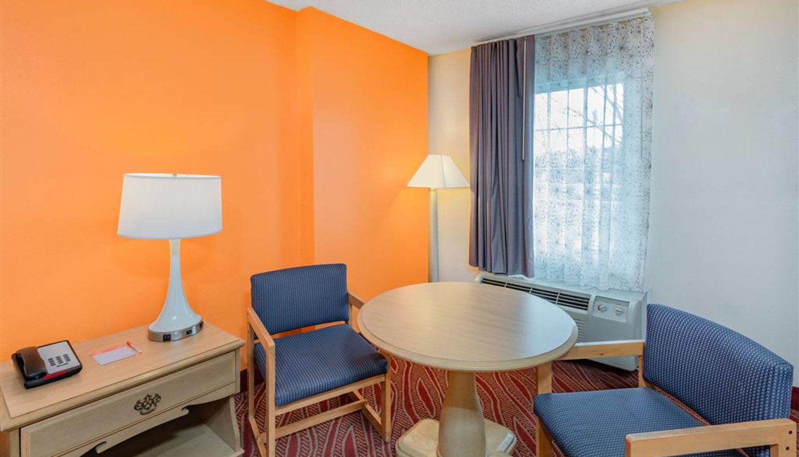 Zimmer - Howard Johnson by Wyndham Staunton