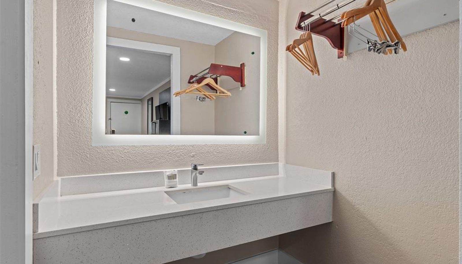 Camera - Super 8 by Wyndham Kissimmee/Orlando