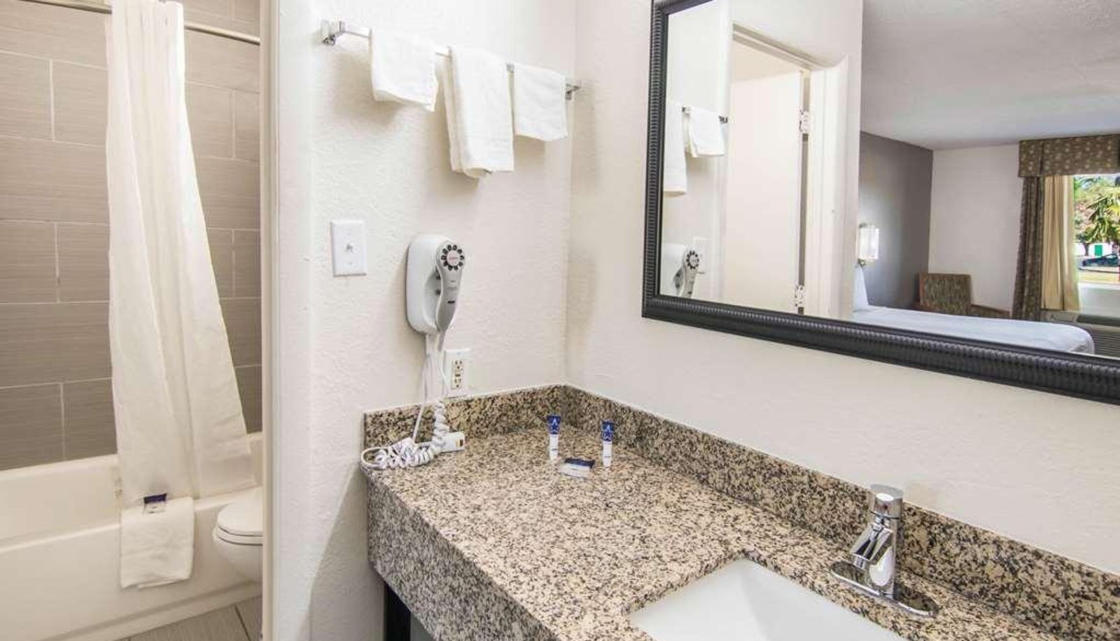 Standard room (double) - Americas Best Value Inn Perrry