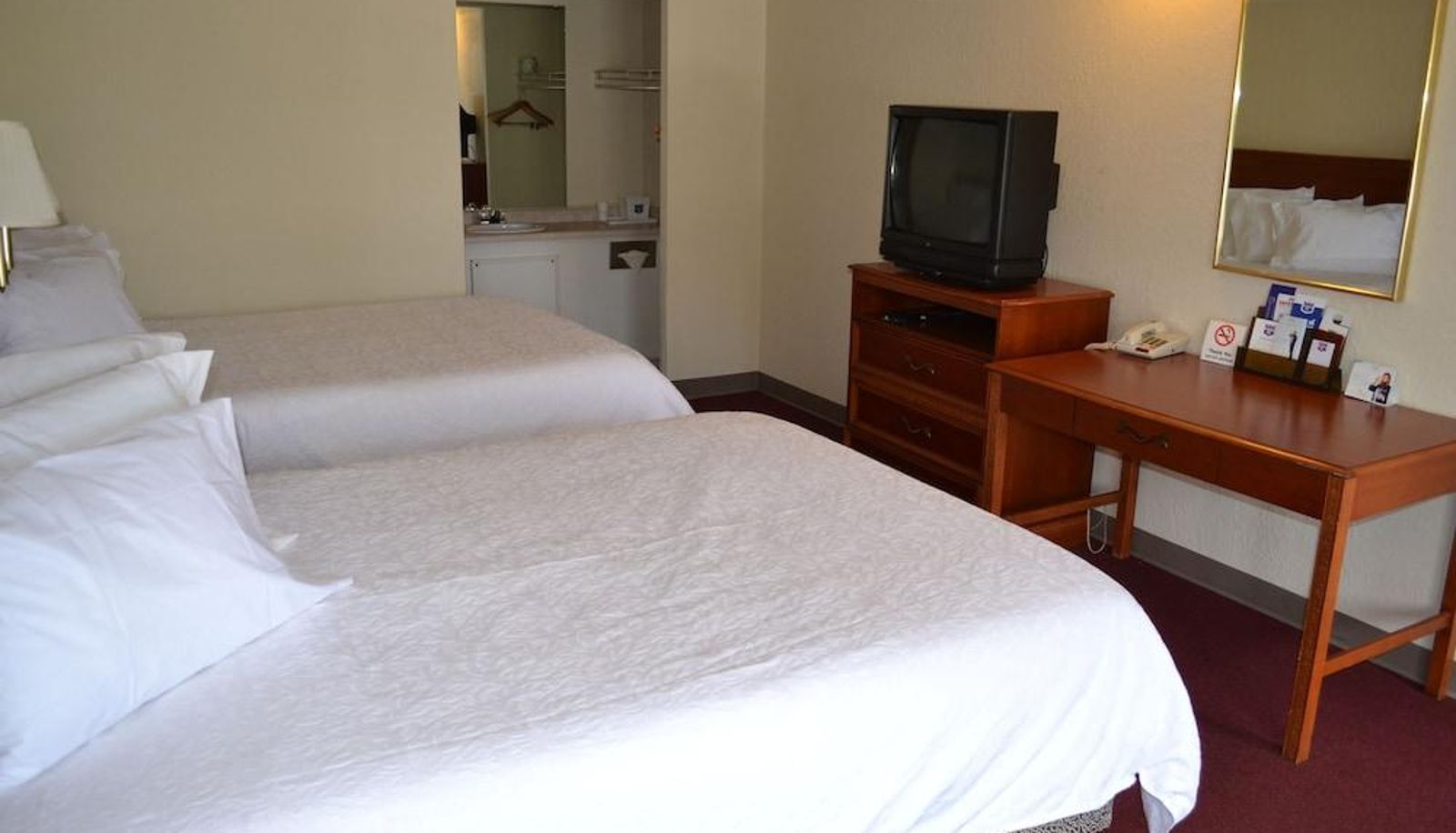 Standard room - KNIGHTS INN MAUMEE OH