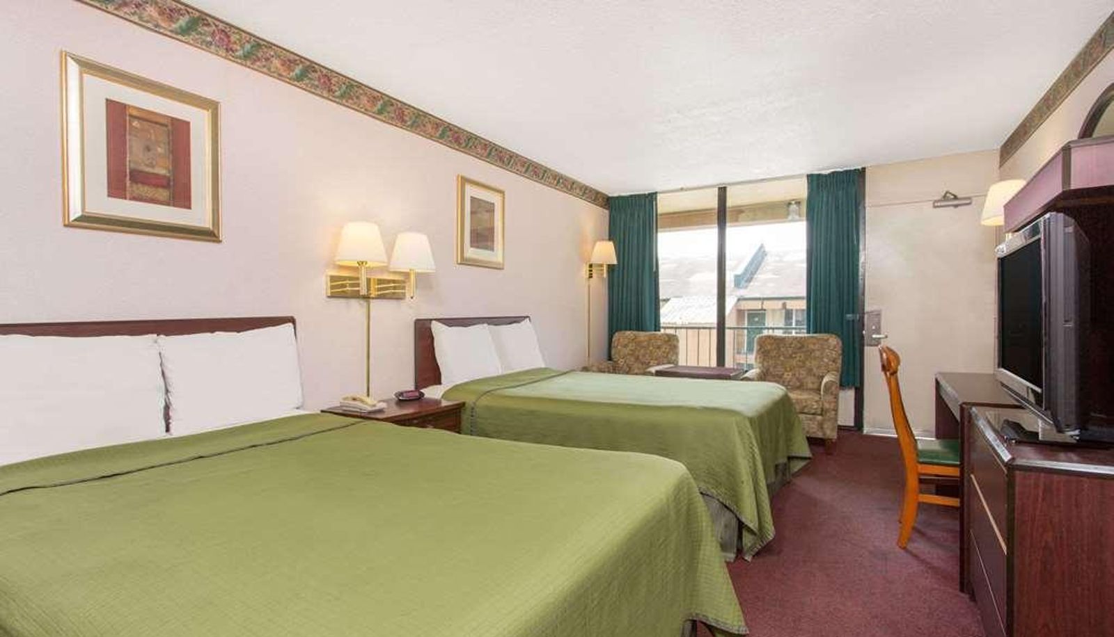 Quadruple room - Knights Inn Roanoke
