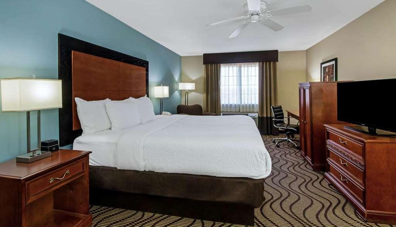 Standard room (double) - La Quinta Inn & Suites by Wyndham Santa Rosa