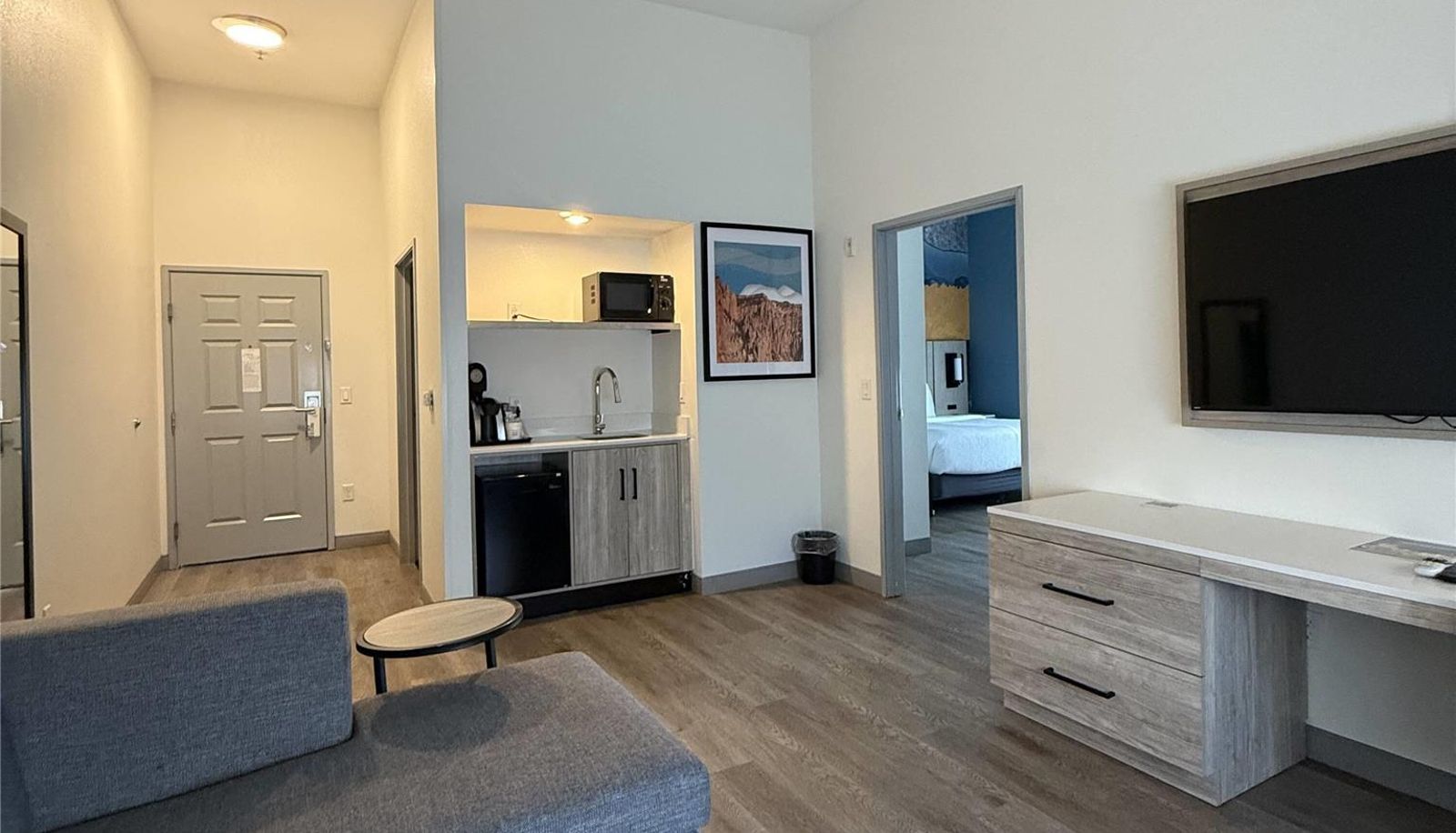 Camera - La Quinta Inn & Suites by Wyndham Albuquerque Midtown