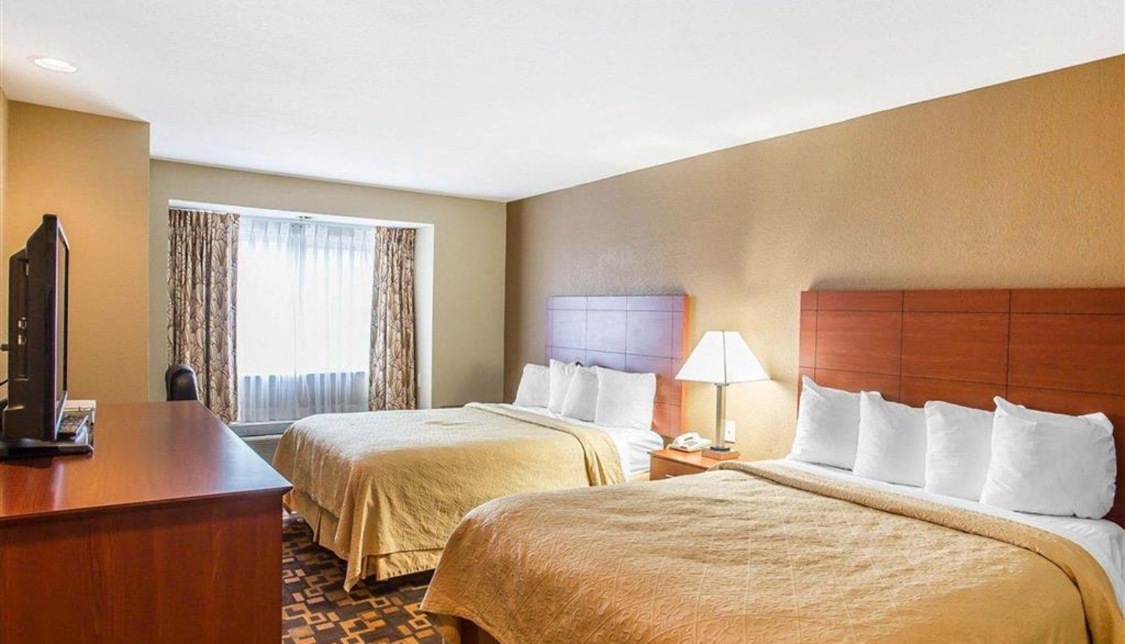 Zimmer - Quality Inn & Suites