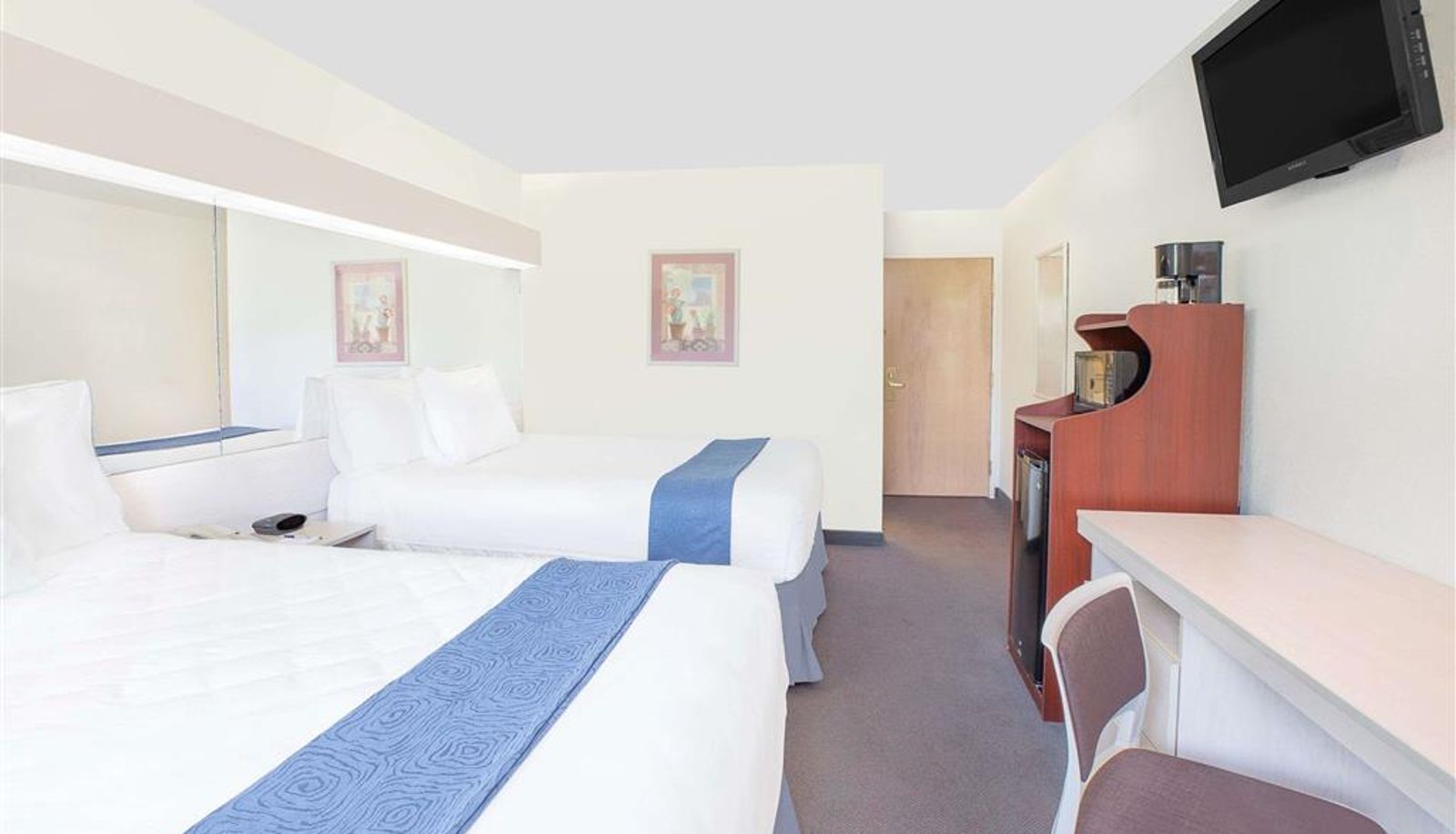 Room - Microtel Inn & Suites by Wyndham Broken Bow