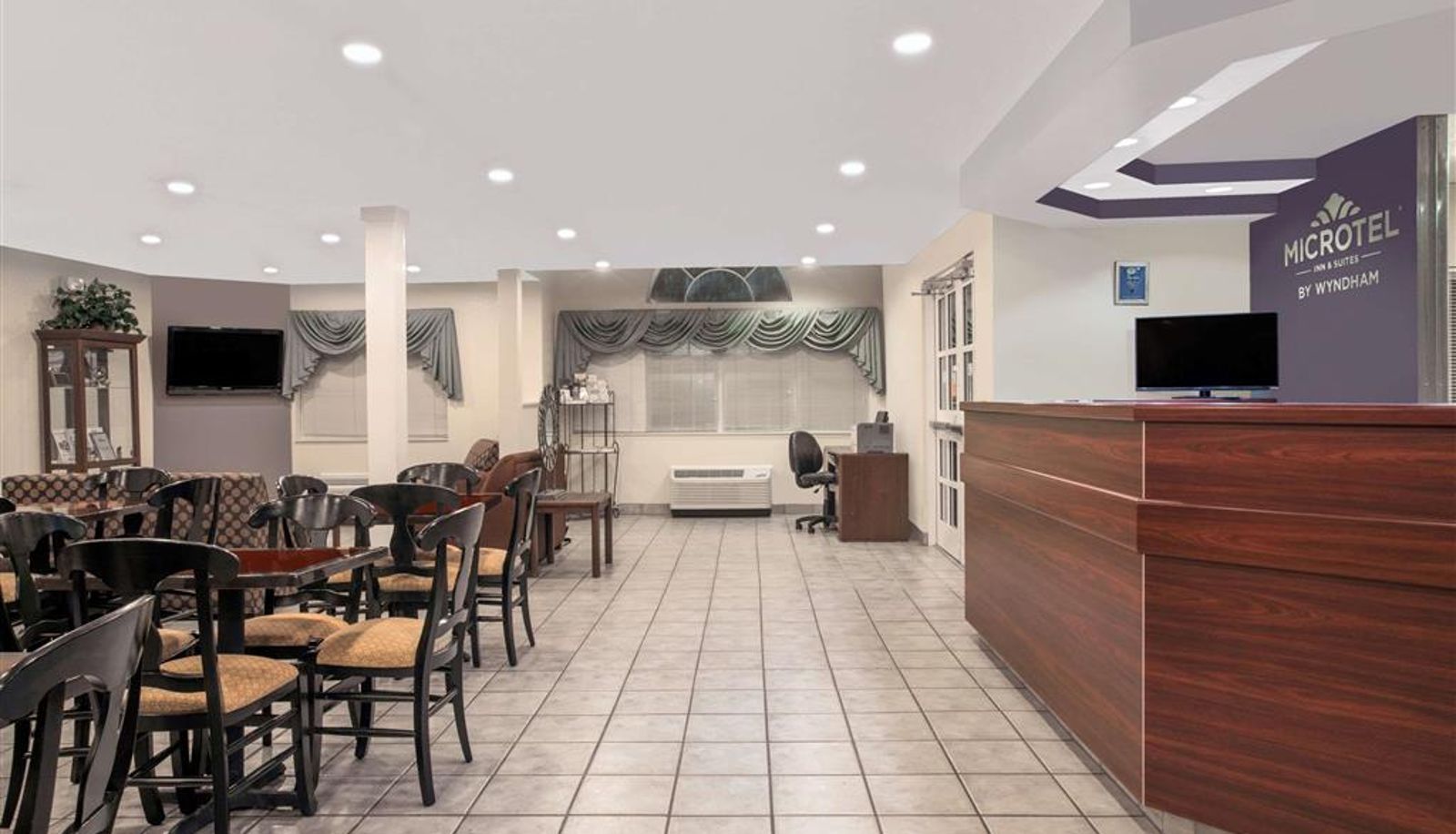 Salón - Microtel Inn & Suites by Wyndham Meridian
