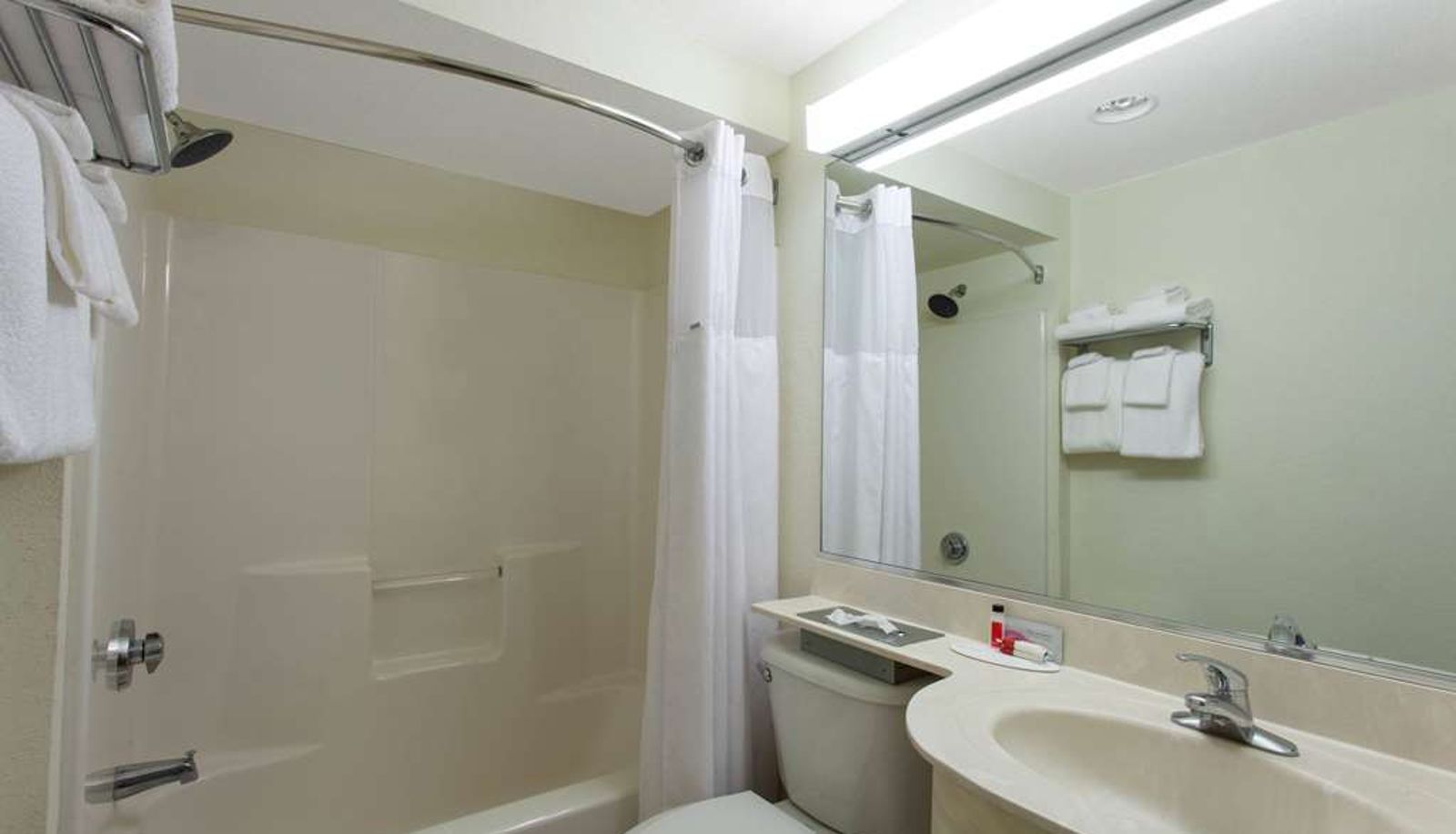 Room - Microtel Inn & Suites by Wyndham Lady Lake/The Villages