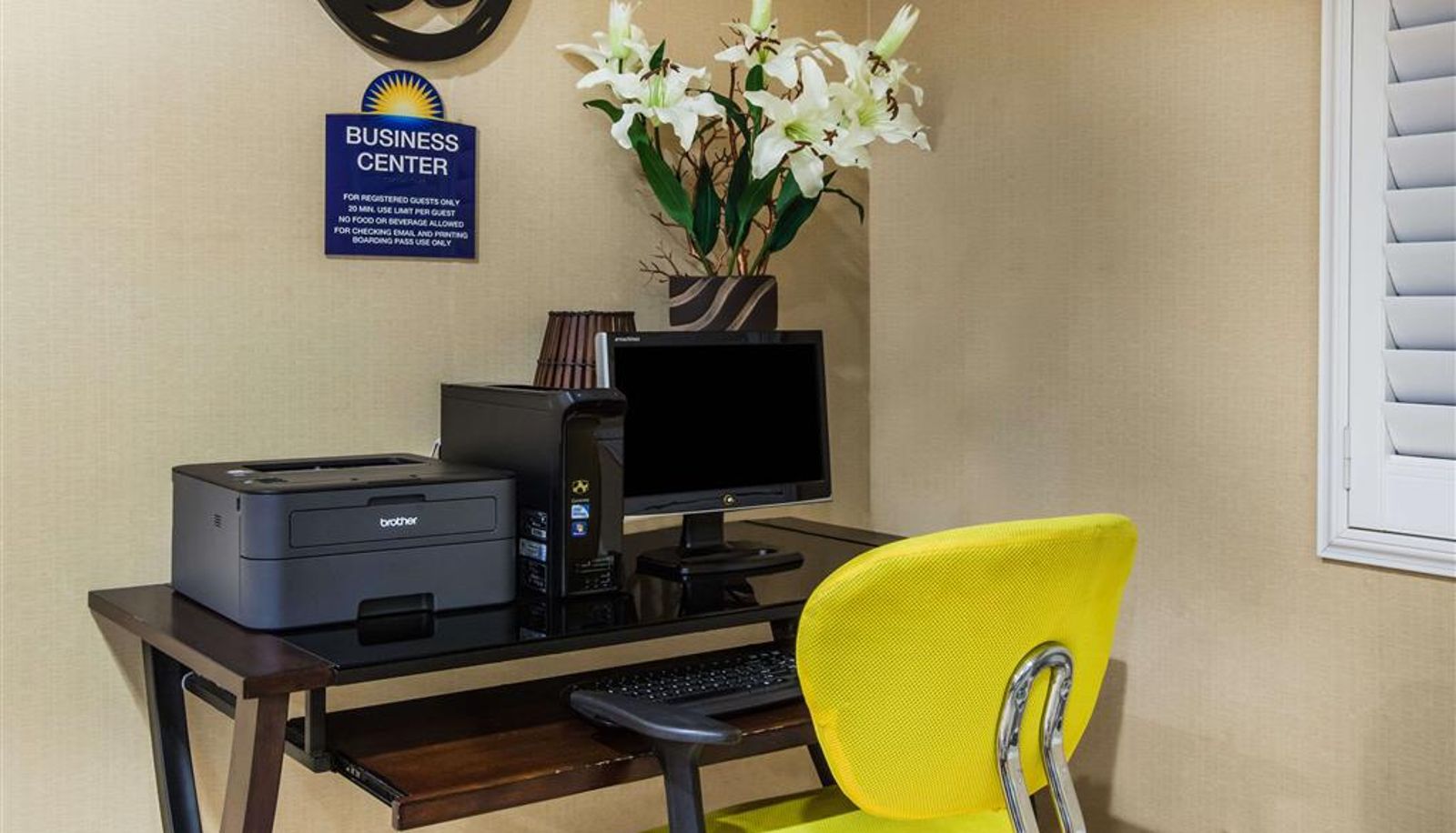 Business center - Days Inn & Suites by Wyndham Antioch