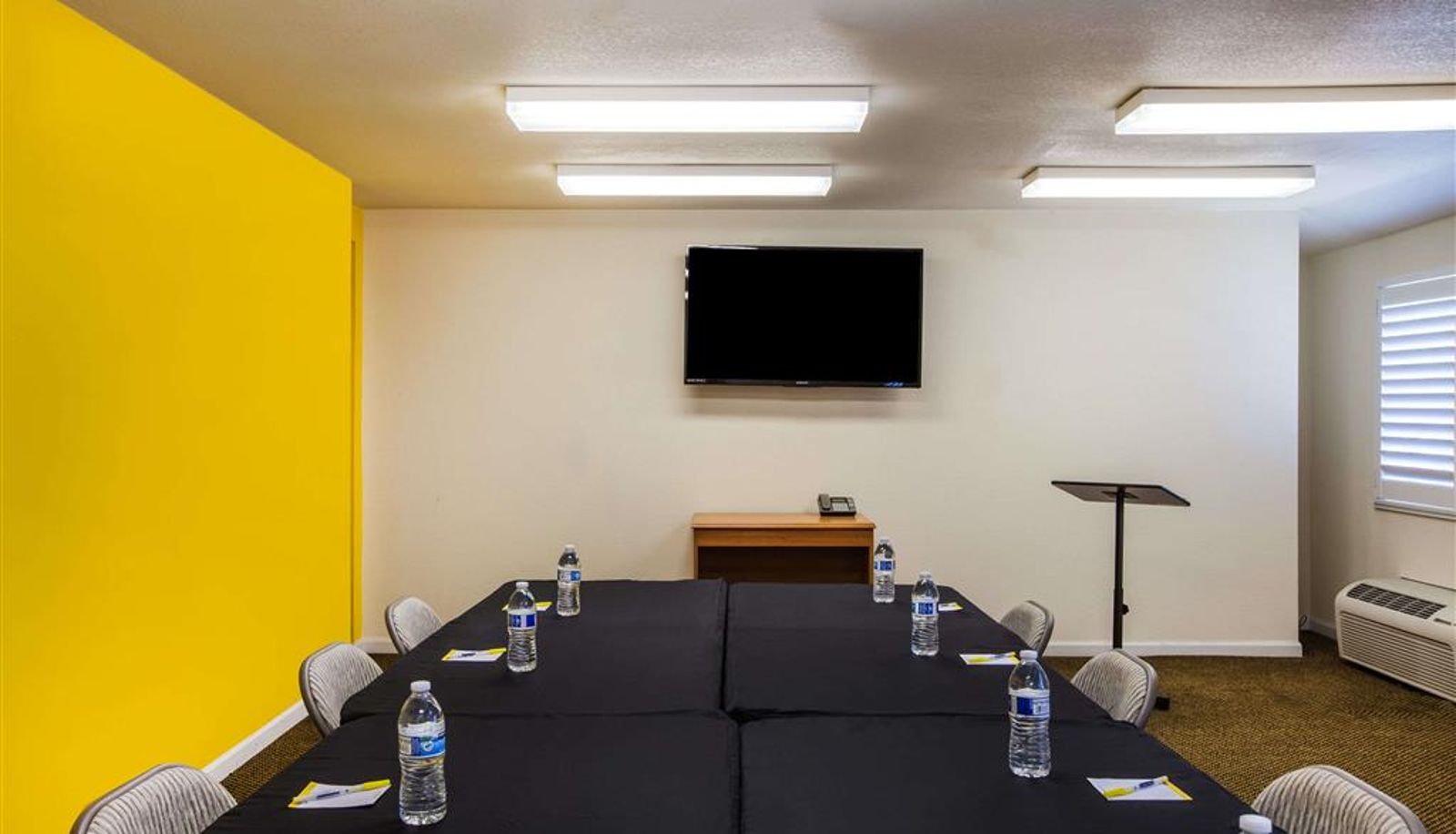Sala conferenze - Days Inn & Suites by Wyndham Antioch
