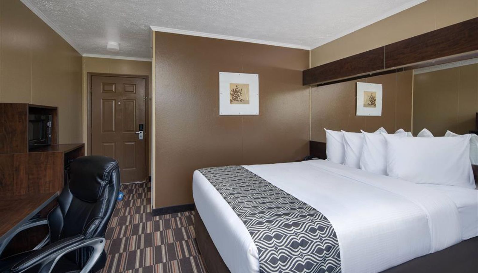 Camera - Microtel Inn & Suites by Wyndham Columbia/Fort Jackson N