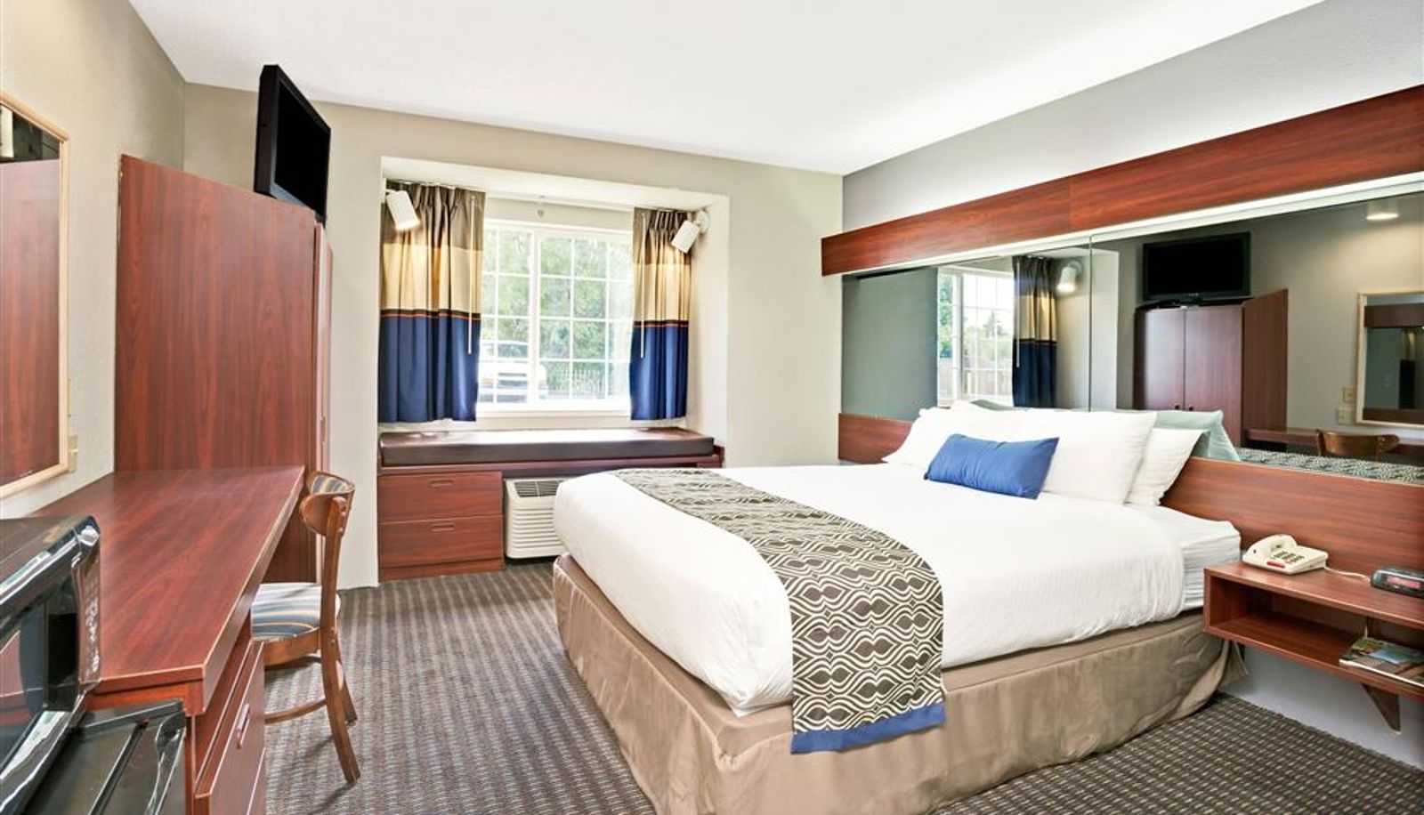 Camera - Microtel Inn & Suites by Wyndham Roseville/Detroit Area