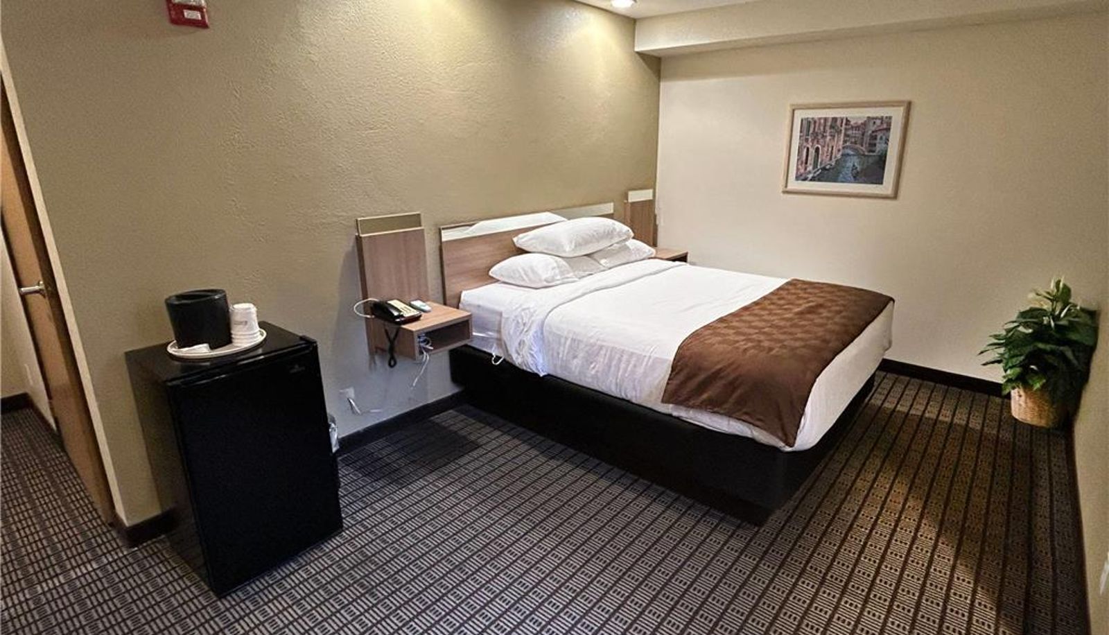 Room - Travelodge by Wyndham Arlington/Dallas Area