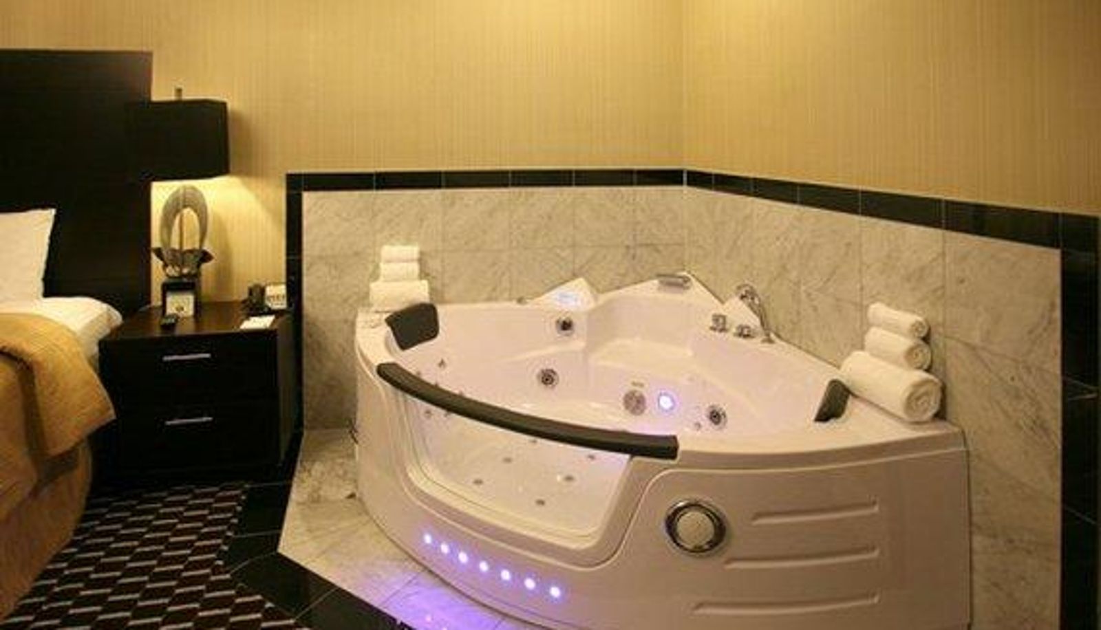 Zimmer - Hampton Inn & Suites by Hilton New Orleans Canal St. French Quarter