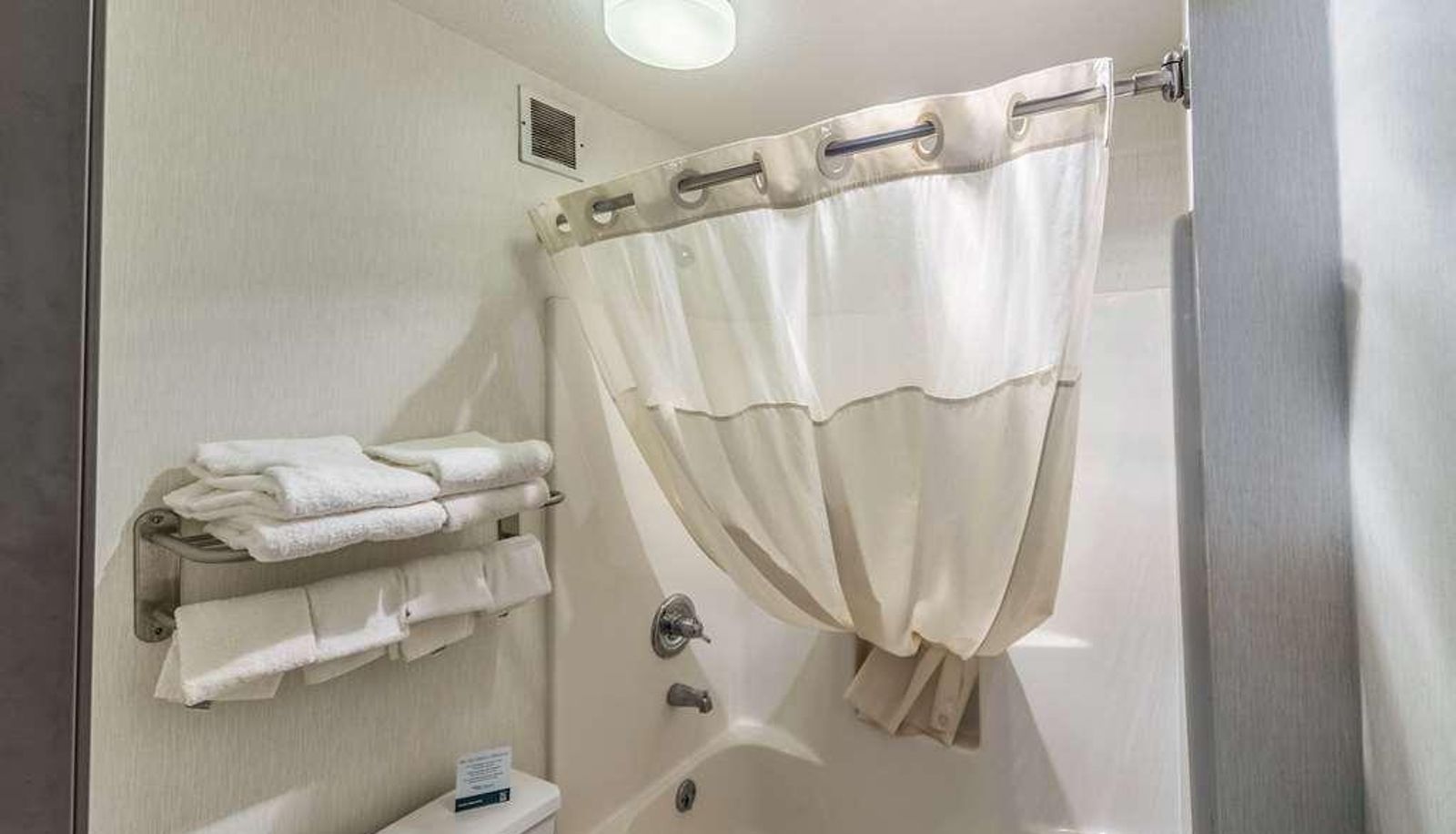 Quadrupla - Quality Inn Columbia City near US-30