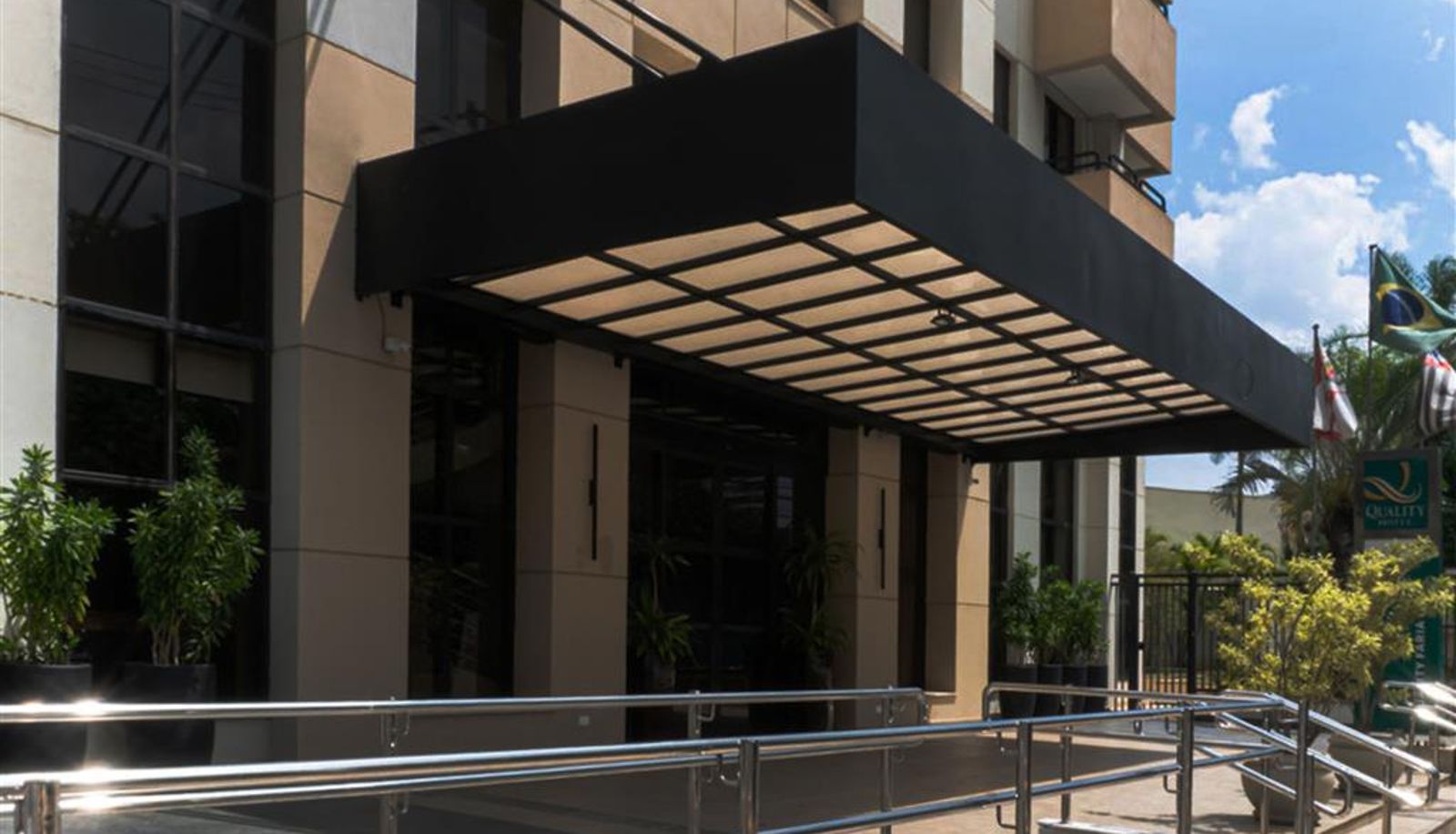 Buitenaanzicht - Quality Hotel Faria Lima