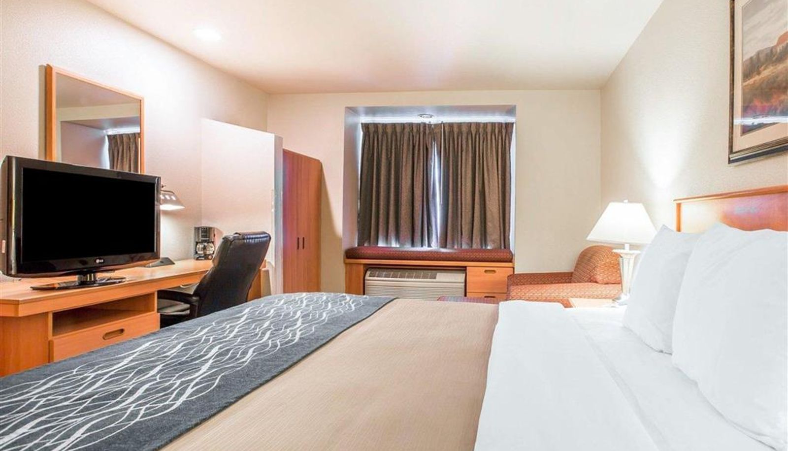 Room - Comfort Inn & Suites Salinas City Center Area
