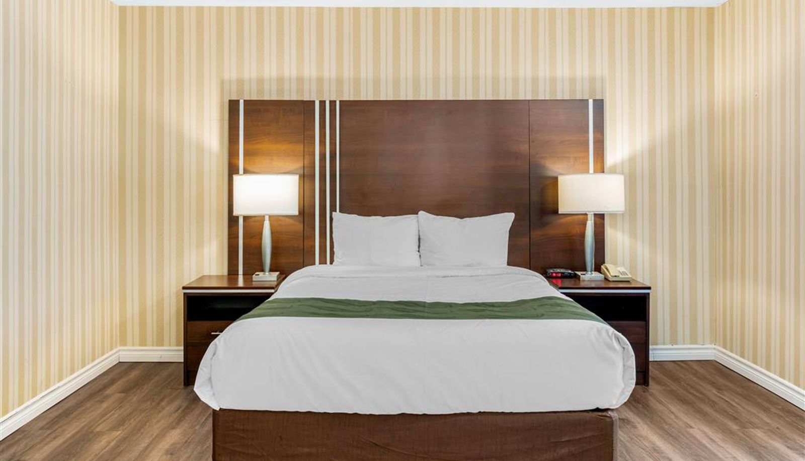 Room - Quality Hotel & Suites