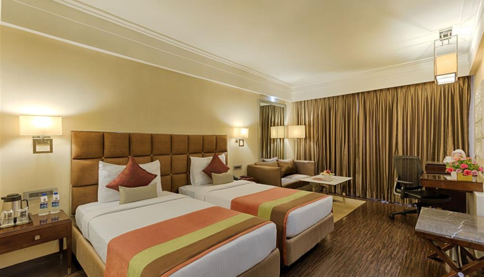 Room - DV ManorQuality Inn