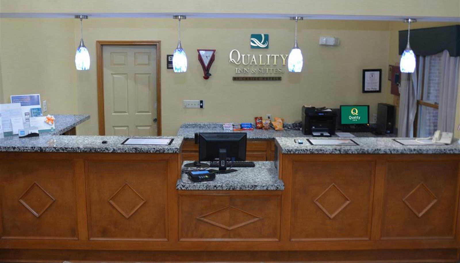 Hall - Quality Inn & Suites