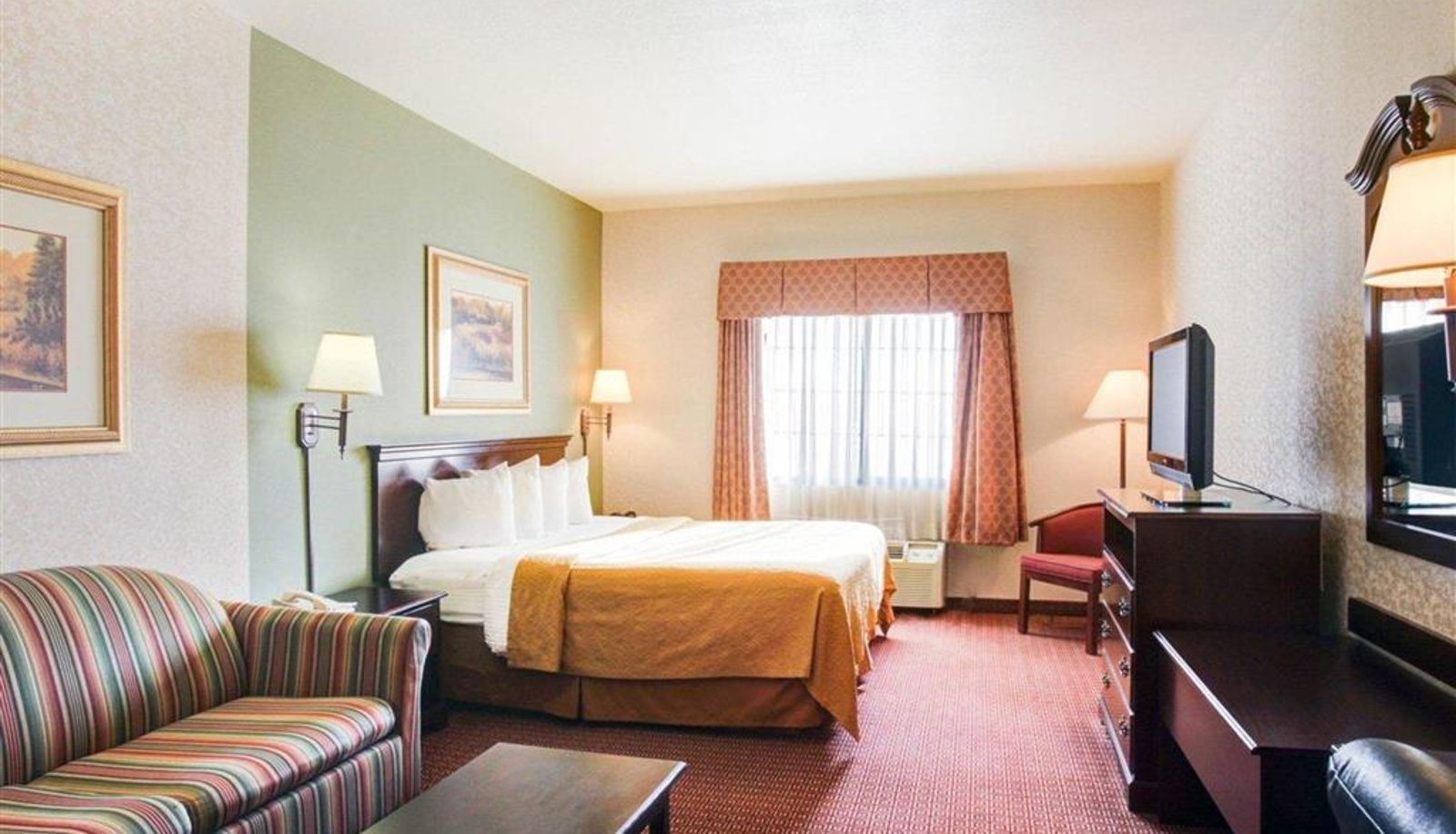 Camera - Quality Inn & Suites Near University