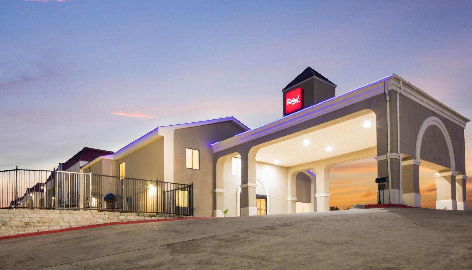 Información - Red Roof Inn & Suites Austin East - Manor