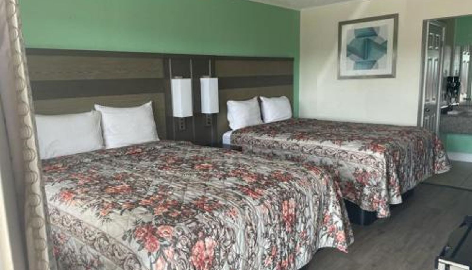 Zimmer - Executive Inn & Suites