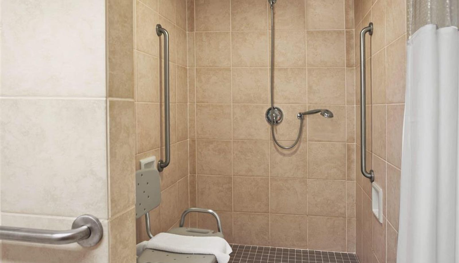 Chambre - Ramada by Wyndham Saginaw Hotel & Suites