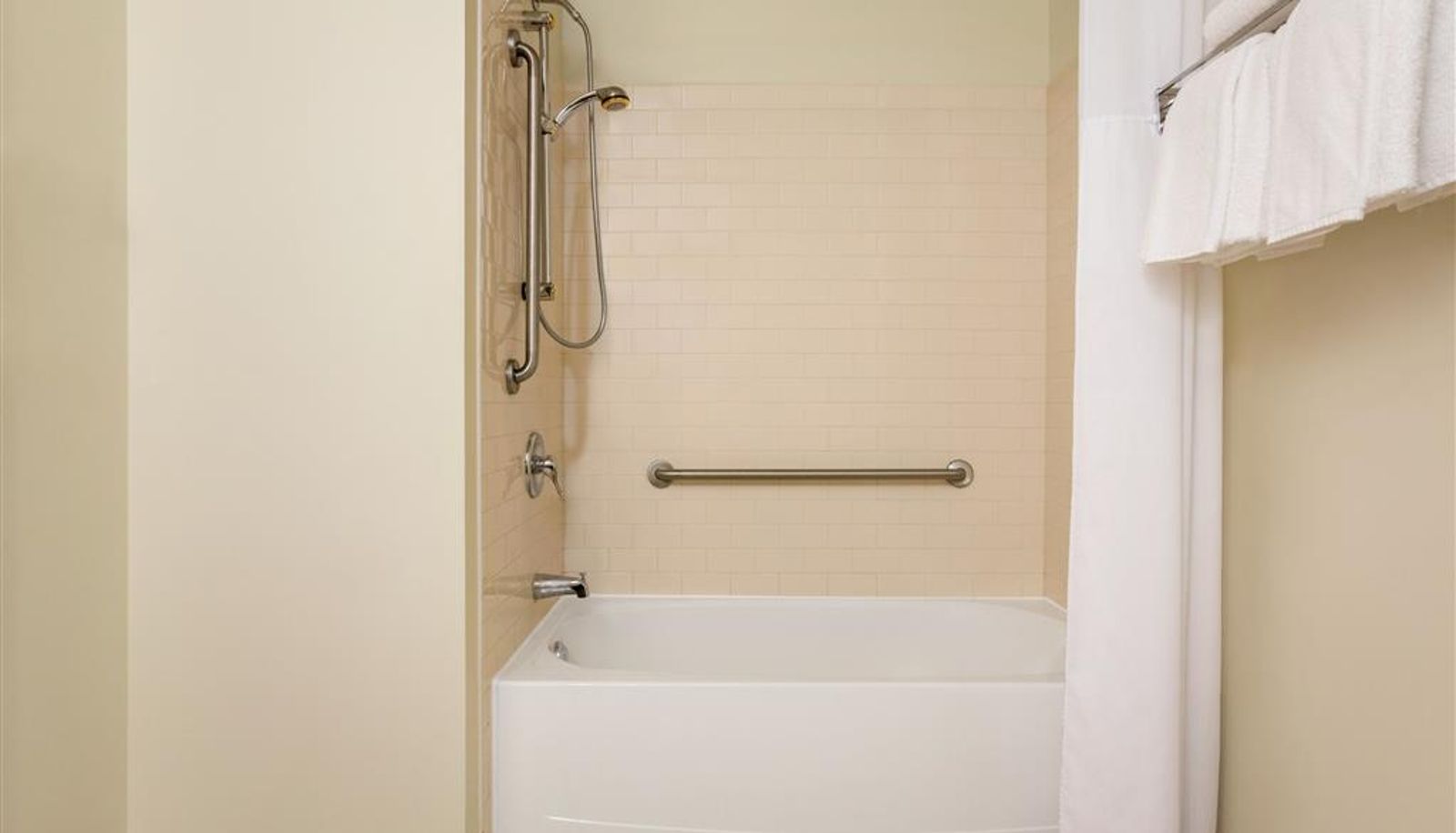 Room - Days Inn by Wyndham Blainville Conference Centre