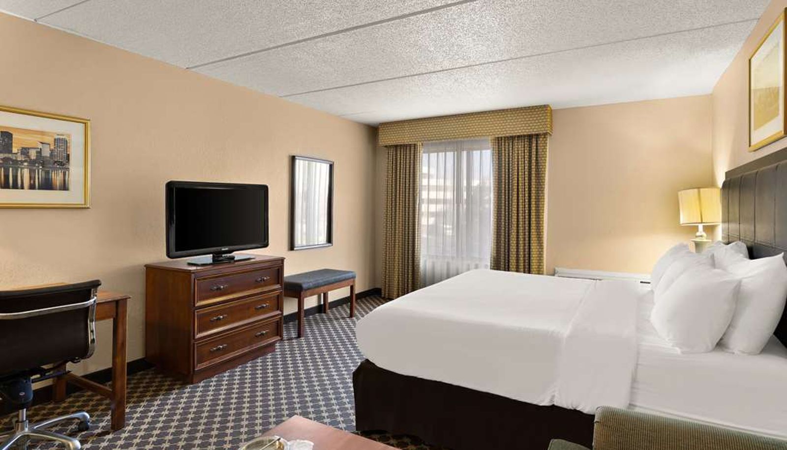 Standard room (double) - Holiday Inn CLEVELAND AIRPORT WEST by IHG