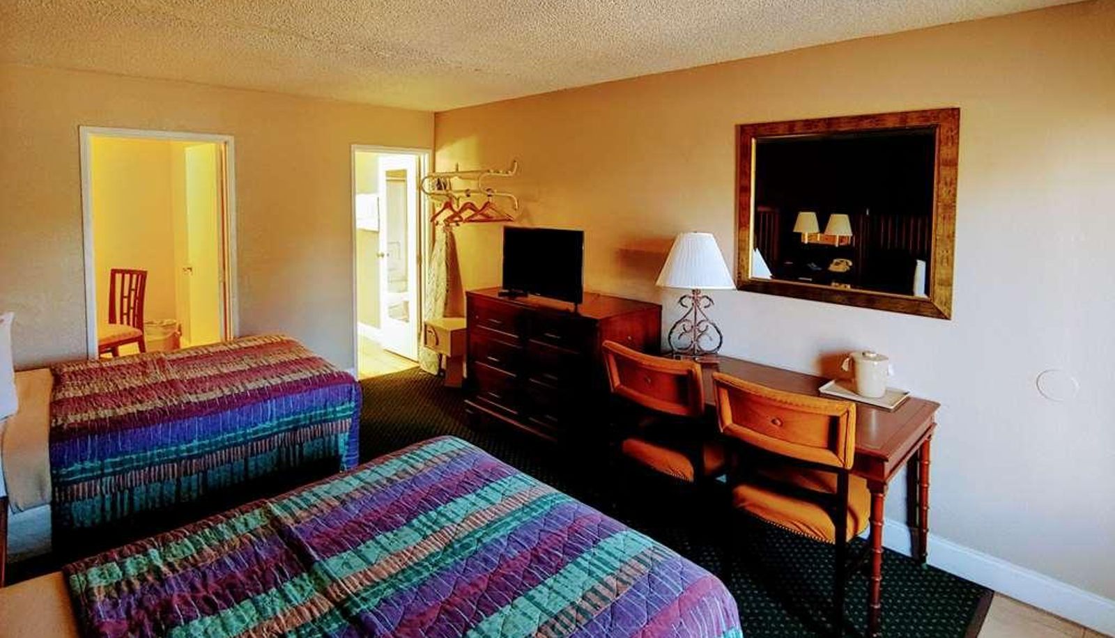 Quadruple room - Rodeway Inn Maingate