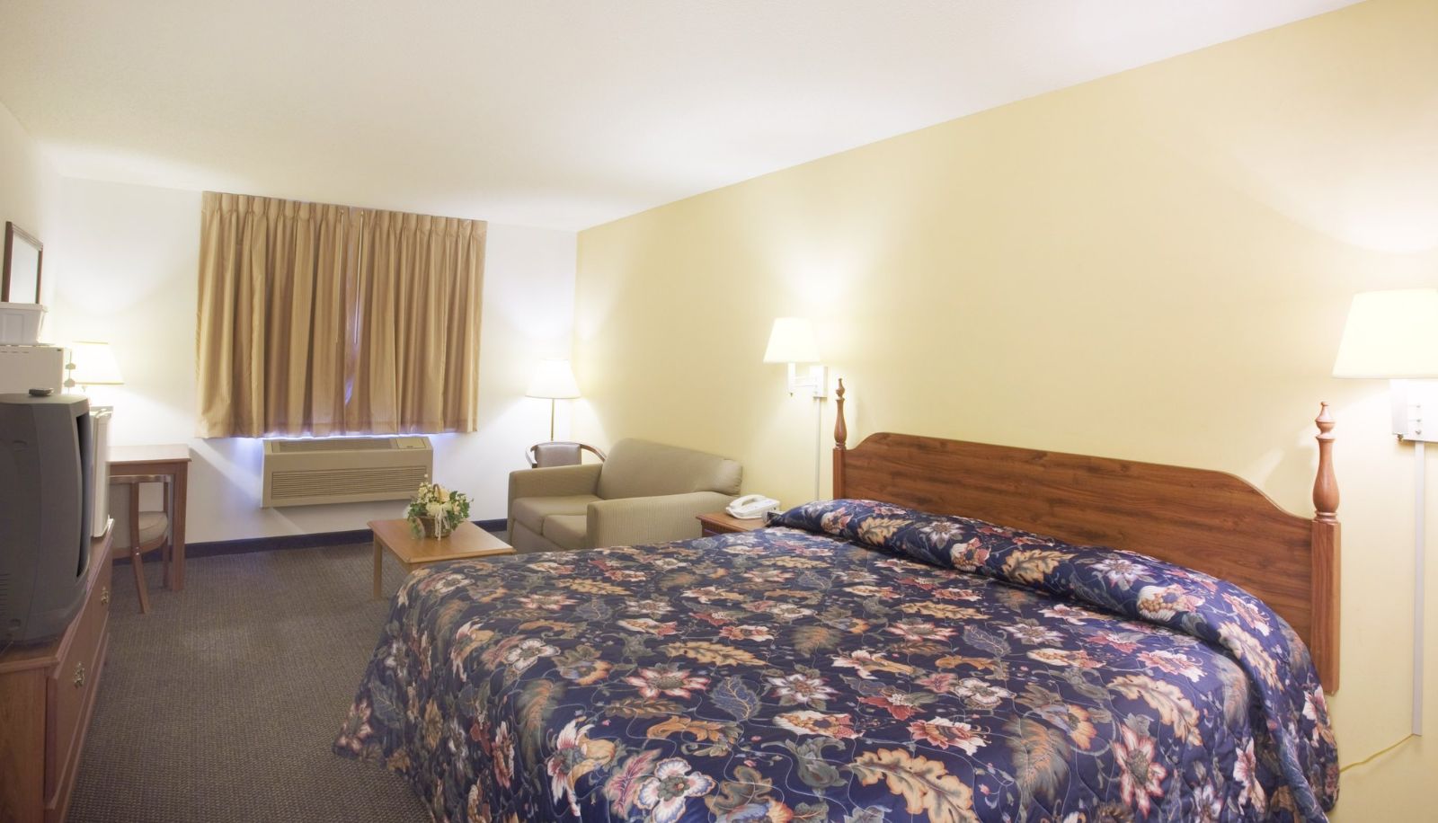 Room - Econo Lodge Lake Mills