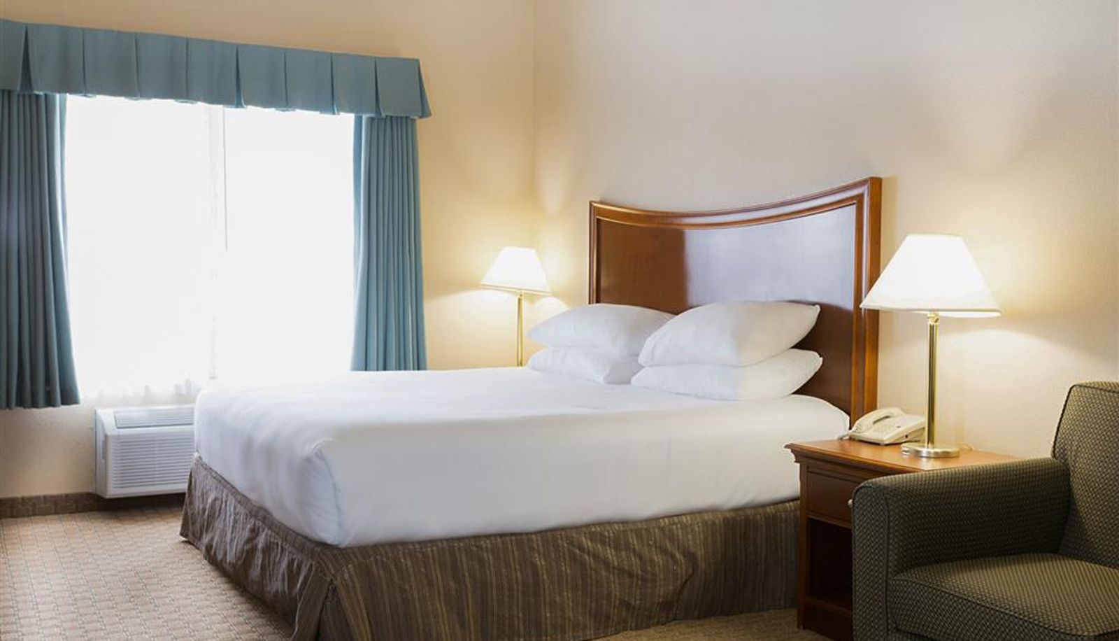 Room - Red Lion Inn & Suites McMinnville