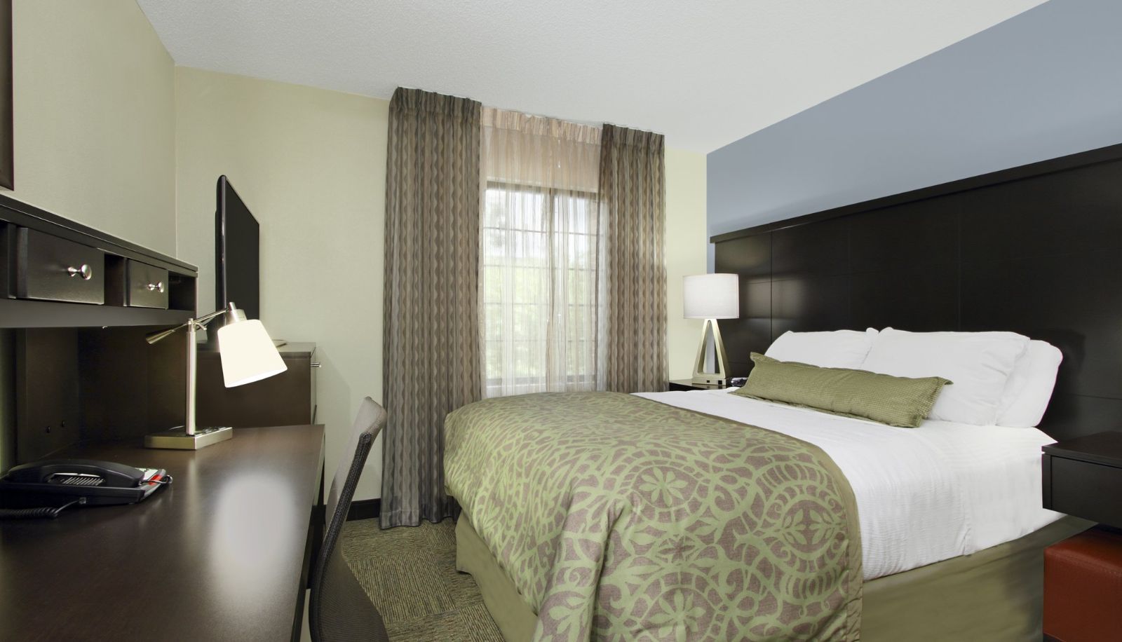 Zimmer - Staybridge Suites TYSONS - MCLEAN by IHG