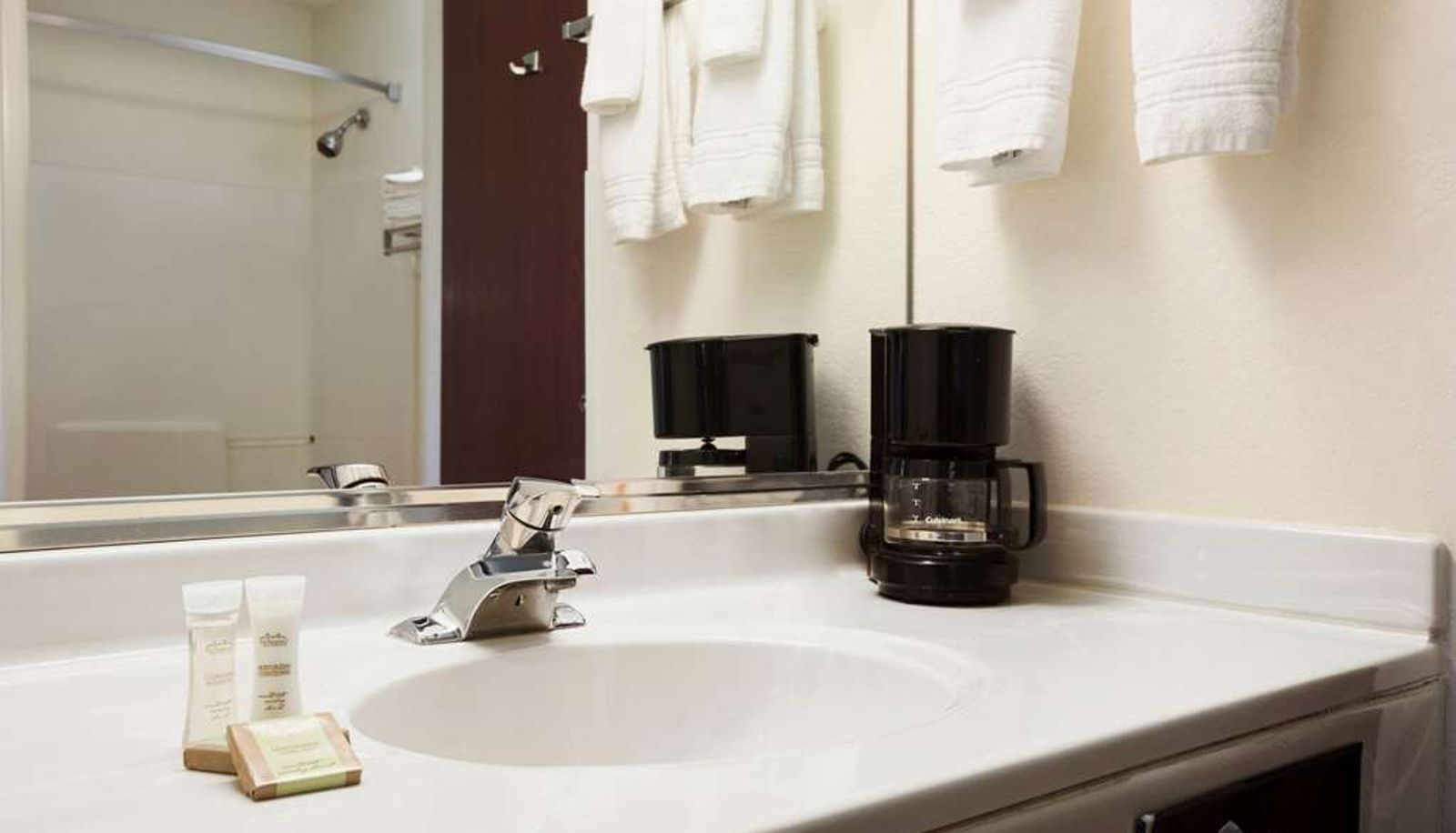 Zimmer - Super 8 by Wyndham Aurora/Naperville Area