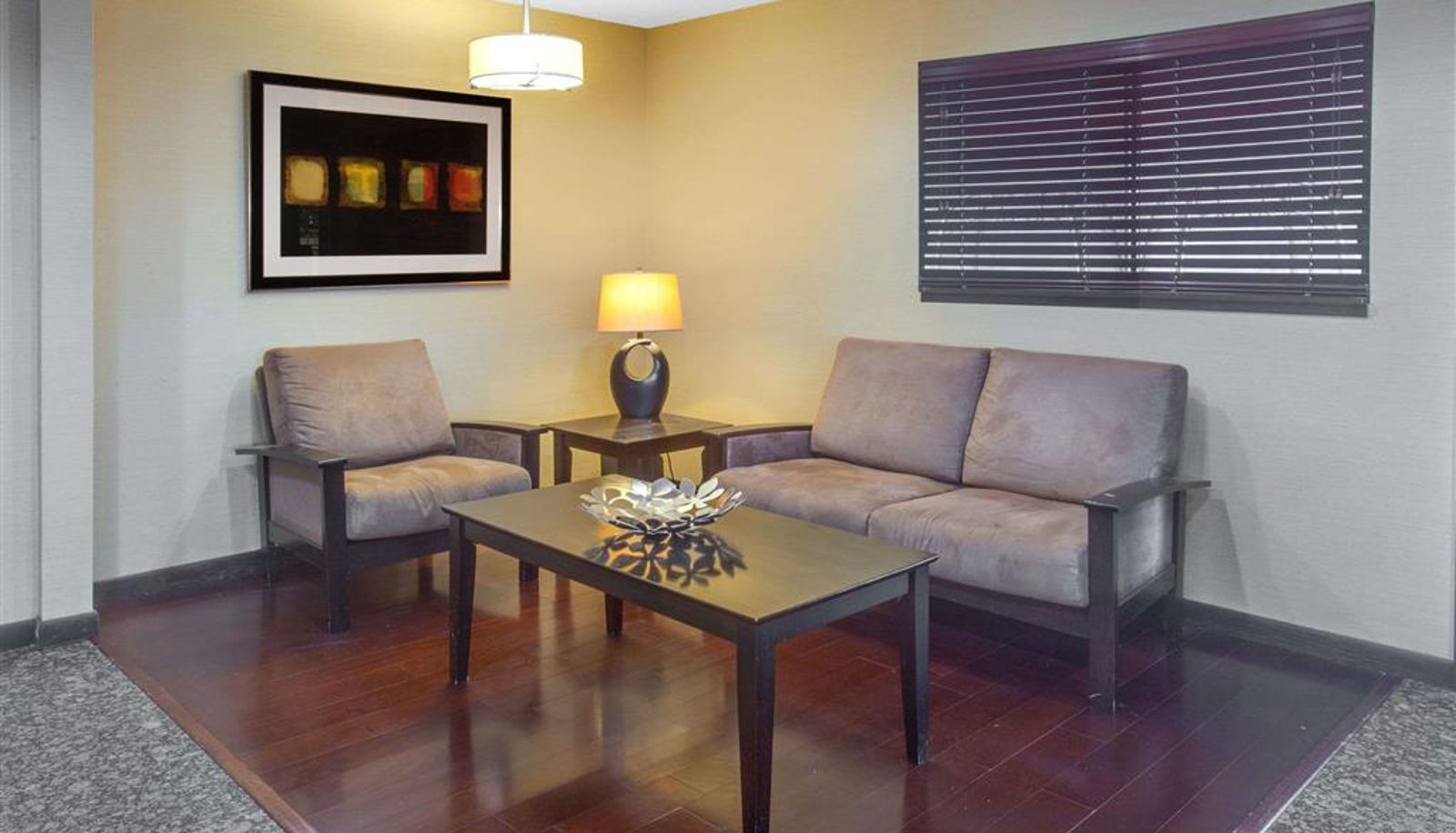 Hall - Days Inn by Wyndham Le Roy/Bloomington Southeast