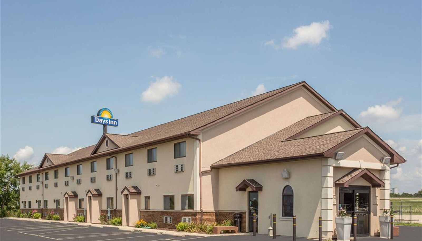 Außenansicht - Days Inn by Wyndham Le Roy/Bloomington Southeast
